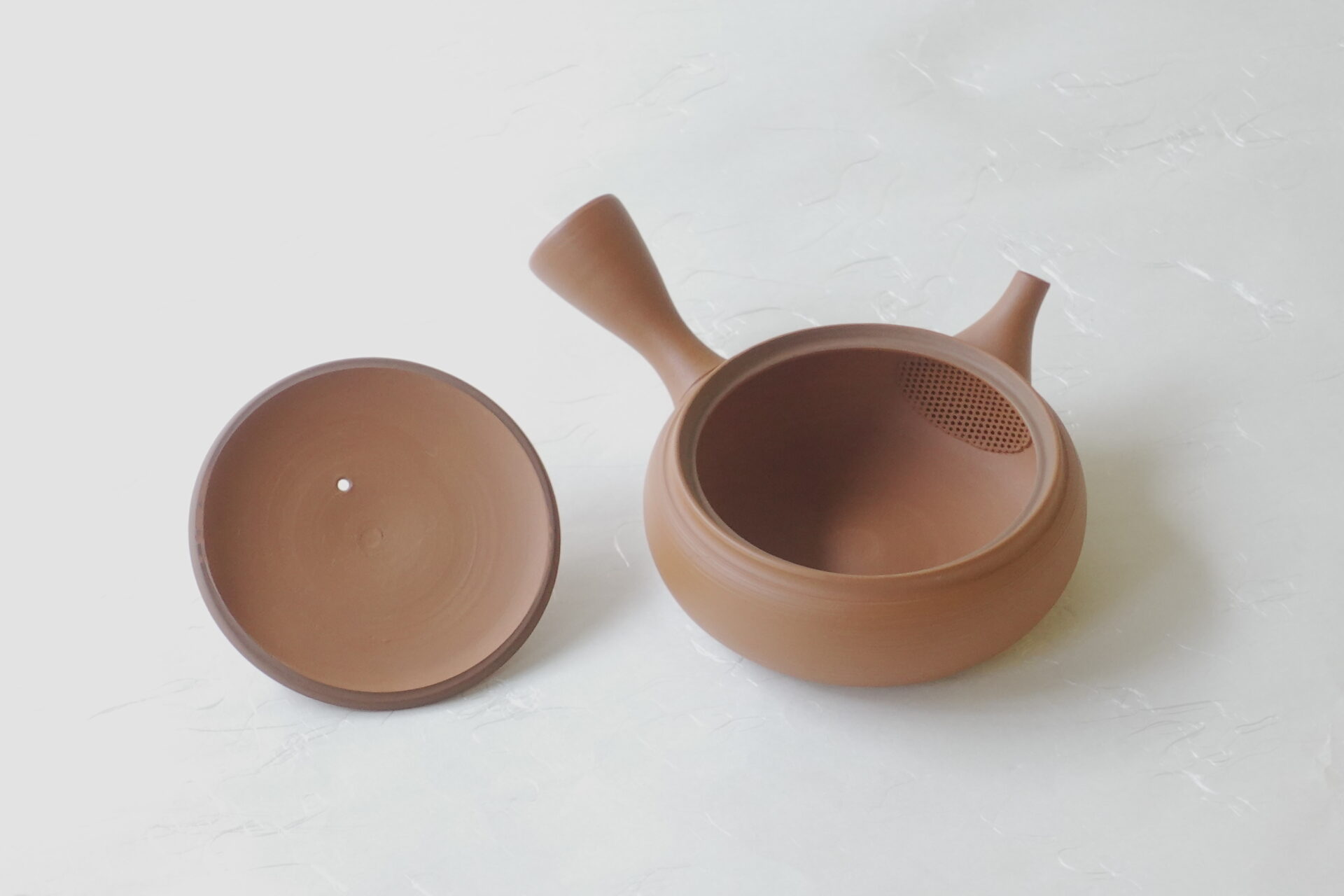 陶器 常滑焼 伝統工芸士 究極 平型 急須 朱泥 お茶をまろやか よりおいしく お茶の味を引き出す 甘み 旨味 一人用 手づくり 熟練 職人技 洗いやすい 清潔 衛生的 液だれしにくい 丸み やわらかい雰囲気 機能的 飽きが来ない 永く使える 逸品 美濃焼 鉄瓶 陶器 漆 漆器 有田焼 金継ぎ 焼き物 食器 陶磁器 伝統工芸品 茶碗 工芸品 九谷焼 南部鉄器 陶芸 陶器市 岐阜 焼き物 磁器 瀬戸物 岐阜県 岐阜市 美殿町６−番地 小林漆陶 漆塗り器 織部焼 小林漆器 箸 金継ぎ お香 食器 茶道具 陶器 美濃焼専門店 お皿 ceramics ih pottery うつわ うつわ屋 お皿屋さん お茶 お茶碗 お箸 かまど この辺に陶器屋さんってあります とうきいち やきもの ガラス工房 ギフト　ギフトショップ マグカップ モダン焼物 レンジできる陶器 切子 南部鉄器 どこ　岐阜市南部鉄器販売店 南部鉄器購入 岐阜県器屋 土鍋 岐阜小洒落たお皿 お椀が出る店 器 塗り物 漆塗り 陶器屋さん 食器屋さん お椀 ひのき 岐阜城周辺茶道具 販売陶器 販売陶器屋さん 陶器店 漆器店 岐阜有名な器屋さん 岐阜県食器売ってるところ 岐阜駅 陶器工芸品店 徳利 売ってる店 急須販売 扇子 抹茶 掛け軸 修復 日本陶瓷 漆器 木の食器 樺細工 江戸切子 食器 漆の器 漆器 うるし 漆器店 漆塗 漆椀 火鉢 灰 美殿町商店街 美濃焼ショップ 岐阜市 湯呑み お店 付近 美濃焼き専門店 美濃焼販売 花瓶 茶器 オンライン輪島塗 なつめ 店近くのガラス屋さん 近くの陶器屋さん 酒器 ガラス 金継ぎ依頼 岐阜鉄器鉄瓶 取扱店 Japanese 陶器 修理 陶器専門店 陶器小売店 岐阜陶器屋 陶器店 陶磁器 陶磁器専門店 陶芸家 おすすめ お店 岐阜食洗機対応 漆椀 Gifu JapanesetablewareJapanesecrafts Japaneseceramics Japanesepottery Handcrafted TraditionalCrafts Japaneseculture Traditionalart Japaneseteautensils TeaCeremony Japaneselacquerware インテリア 一輪挿し 入れ物 陶芸 陶芸皿 陶器いろいろ 陶器店 絵皿 絵柄 オンラインショップ 置物 おひつ オーブントースター 置物スタイリッシュ お皿 オブジェ 置物かわいい お皿陶磁器 お椀陶器 陶器欠損補修 花瓶 貫入 傘立て 陶器花 カップ 花 陶磁器 陶器金継ぎ キャニスター 器 急須 京都 金彩 九州 急須 陶芸食器 コーヒーカップ コップ 小物入れ 皿 ごはん鍋 食洗機 修理 食器 修理金継ぎ 陶器販売 瀬戸物 染付 タンブラー 耐熱陶器 茶碗 近くの陶器店 通販 土物 通販 手作り陶器 陶磁器 鍋