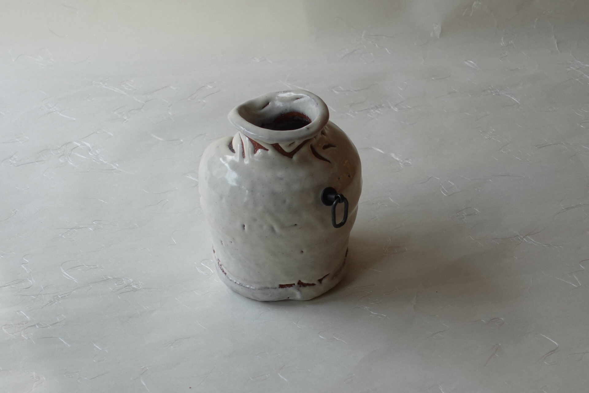 茶道 茶の湯 茶道具 萩焼 原節夫 掛け花入れ すいはつ 小ぶり うずくまる 大胆 力強い 大ぶり 丸み ろくろ目 艶深い ぽってり 荒々しい 花を引き立ててくれる 花が活けやすい 季節 侘び茶 寂び 美濃焼 鉄瓶 陶器 漆 漆器 有田焼 金継ぎ 焼き物 食器 陶磁器 伝統工芸品 茶碗 工芸品 九谷焼 南部鉄器 陶芸 陶器市 岐阜 焼き物 磁器 瀬戸物 岐阜県 岐阜市 美殿町６−番地 小林漆陶 漆塗り器 織部焼 小林漆器 箸 金継ぎ お香 食器 茶道具 陶器 美濃焼専門店 お皿 ceramics ih pottery うつわ うつわ屋 お皿屋さん お茶 お茶碗 お箸 かまど この辺に陶器屋さんってあります とうきいち やきもの ガラス工房 ギフト　ギフトショップ マグカップ モダン焼物 レンジできる陶器 切子 南部鉄器 どこ　岐阜市南部鉄器販売店 南部鉄器購入 岐阜県器屋 土鍋 岐阜小洒落たお皿 お椀が出る店 器 塗り物 漆塗り 陶器屋さん 食器屋さん お椀 ひのき 岐阜城周辺茶道具 販売陶器 販売陶器屋さん 陶器店 漆器店 岐阜有名な器屋さん 岐阜県食器売ってるところ 岐阜駅 陶器工芸品店 徳利 売ってる店 急須販売 扇子 抹茶 掛け軸 修復 日本陶瓷 漆器 木の食器 樺細工 江戸切子 食器 漆の器 漆器 うるし 漆器店 漆塗 漆椀 火鉢 灰 美殿町商店街 美濃焼ショップ 岐阜市 湯呑み お店 付近 美濃焼き専門店 美濃焼販売 花瓶 茶器 オンライン輪島塗 なつめ 店近くのガラス屋さん 近くの陶器屋さん 酒器 ガラス 金継ぎ依頼 岐阜鉄器鉄瓶 取扱店 Japanese 陶器 修理 陶器専門店 陶器小売店 岐阜陶器屋 陶器店 陶磁器 陶磁器専門店 陶芸家 おすすめ お店 岐阜食洗機対応 漆椀 Gifu JapanesetablewareJapanesecrafts Japaneseceramics Japanesepottery Handcrafted TraditionalCrafts Japaneseculture Traditionalart Japaneseteautensils TeaCeremony Japaneselacquerware 棗 お茶道具セット 近くの茶道具店 荒目板 茶道具の扱い方 一閑茶張り 茶道具一式 糸巻棚 裏千家入門セット 薄板 歌花筒 茶道具通販 裏千家 円座 干支扇子 オンラインショップ 茶道具オンライン 茶道稽古セット 表千家茶道具 お抹茶セット 釜 かいし 懐紙 菓子器 懐紙入れ 皆具 官休庵 黒文字 桑小卓 黒茶碗 黒柿 建水 結界 携帯用茶道具 稽古用茶道具 香合 香炉 茶通箱 初心者セット 仕覆 茶道具収納箱 敷板 杓立て すいはつ 数寄屋袋 透木釜 数茶碗 炭斗 水滴 すいはつ 茶道具専門店