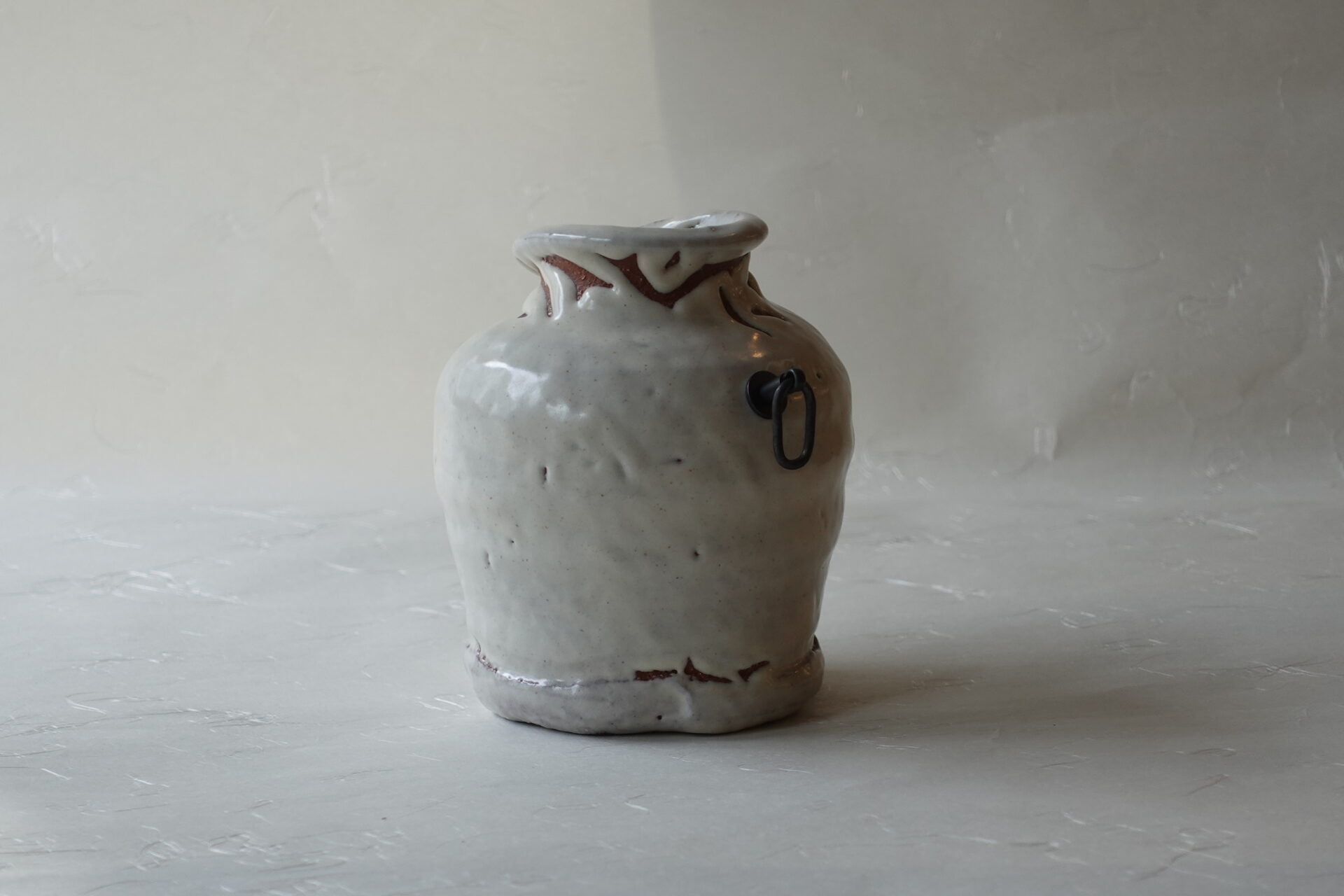 茶道 茶の湯 茶道具 萩焼 原節夫 掛け花入れ すいはつ 小ぶり うずくまる 大胆 力強い 大ぶり 丸み ろくろ目 艶深い ぽってり 荒々しい 花を引き立ててくれる 花が活けやすい 季節 侘び茶 寂び 美濃焼 鉄瓶 陶器 漆 漆器 有田焼 金継ぎ 焼き物 食器 陶磁器 伝統工芸品 茶碗 工芸品 九谷焼 南部鉄器 陶芸 陶器市 岐阜 焼き物 磁器 瀬戸物 岐阜県 岐阜市 美殿町６−番地 小林漆陶 漆塗り器 織部焼 小林漆器 箸 金継ぎ お香 食器 茶道具 陶器 美濃焼専門店 お皿 ceramics ih pottery うつわ うつわ屋 お皿屋さん お茶 お茶碗 お箸 かまど この辺に陶器屋さんってあります とうきいち やきもの ガラス工房 ギフト　ギフトショップ マグカップ モダン焼物 レンジできる陶器 切子 南部鉄器 どこ　岐阜市南部鉄器販売店 南部鉄器購入 岐阜県器屋 土鍋 岐阜小洒落たお皿 お椀が出る店 器 塗り物 漆塗り 陶器屋さん 食器屋さん お椀 ひのき 岐阜城周辺茶道具 販売陶器 販売陶器屋さん 陶器店 漆器店 岐阜有名な器屋さん 岐阜県食器売ってるところ 岐阜駅 陶器工芸品店 徳利 売ってる店 急須販売 扇子 抹茶 掛け軸 修復 日本陶瓷 漆器 木の食器 樺細工 江戸切子 食器 漆の器 漆器 うるし 漆器店 漆塗 漆椀 火鉢 灰 美殿町商店街 美濃焼ショップ 岐阜市 湯呑み お店 付近 美濃焼き専門店 美濃焼販売 花瓶 茶器 オンライン輪島塗 なつめ 店近くのガラス屋さん 近くの陶器屋さん 酒器 ガラス 金継ぎ依頼 岐阜鉄器鉄瓶 取扱店 Japanese 陶器 修理 陶器専門店 陶器小売店 岐阜陶器屋 陶器店 陶磁器 陶磁器専門店 陶芸家 おすすめ お店 岐阜食洗機対応 漆椀 Gifu JapanesetablewareJapanesecrafts Japaneseceramics Japanesepottery Handcrafted TraditionalCrafts Japaneseculture Traditionalart Japaneseteautensils TeaCeremony Japaneselacquerware 棗 お茶道具セット 近くの茶道具店 荒目板 茶道具の扱い方 一閑茶張り 茶道具一式 糸巻棚 裏千家入門セット 薄板 歌花筒 茶道具通販 裏千家 円座 干支扇子 オンラインショップ 茶道具オンライン 茶道稽古セット 表千家茶道具 お抹茶セット 釜 かいし 懐紙 菓子器 懐紙入れ 皆具 官休庵 黒文字 桑小卓 黒茶碗 黒柿 建水 結界 携帯用茶道具 稽古用茶道具 香合 香炉 茶通箱 初心者セット 仕覆 茶道具収納箱 敷板 杓立て すいはつ 数寄屋袋 透木釜 数茶碗 炭斗 水滴 すいはつ 茶道具専門店