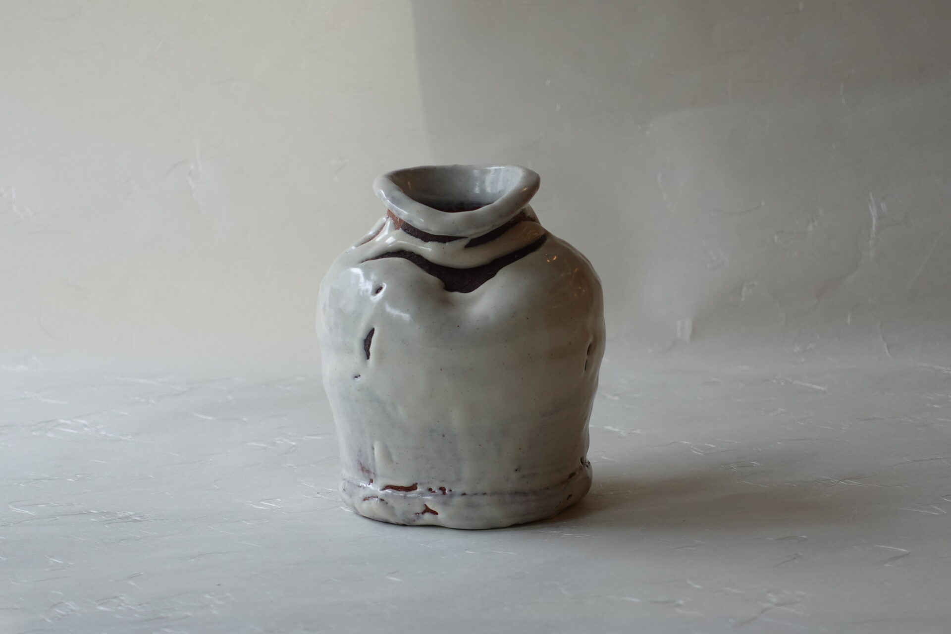 茶道 茶の湯 茶道具 萩焼 原節夫 掛け花入れ すいはつ 小ぶり うずくまる 大胆 力強い 大ぶり 丸み ろくろ目 艶深い ぽってり 荒々しい 花を引き立ててくれる 花が活けやすい 季節 侘び茶 寂び 美濃焼 鉄瓶 陶器 漆 漆器 有田焼 金継ぎ 焼き物 食器 陶磁器 伝統工芸品 茶碗 工芸品 九谷焼 南部鉄器 陶芸 陶器市 岐阜 焼き物 磁器 瀬戸物 岐阜県 岐阜市 美殿町６−番地 小林漆陶 漆塗り器 織部焼 小林漆器 箸 金継ぎ お香 食器 茶道具 陶器 美濃焼専門店 お皿 ceramics ih pottery うつわ うつわ屋 お皿屋さん お茶 お茶碗 お箸 かまど この辺に陶器屋さんってあります とうきいち やきもの ガラス工房 ギフト　ギフトショップ マグカップ モダン焼物 レンジできる陶器 切子 南部鉄器 どこ　岐阜市南部鉄器販売店 南部鉄器購入 岐阜県器屋 土鍋 岐阜小洒落たお皿 お椀が出る店 器 塗り物 漆塗り 陶器屋さん 食器屋さん お椀 ひのき 岐阜城周辺茶道具 販売陶器 販売陶器屋さん 陶器店 漆器店 岐阜有名な器屋さん 岐阜県食器売ってるところ 岐阜駅 陶器工芸品店 徳利 売ってる店 急須販売 扇子 抹茶 掛け軸 修復 日本陶瓷 漆器 木の食器 樺細工 江戸切子 食器 漆の器 漆器 うるし 漆器店 漆塗 漆椀 火鉢 灰 美殿町商店街 美濃焼ショップ 岐阜市 湯呑み お店 付近 美濃焼き専門店 美濃焼販売 花瓶 茶器 オンライン輪島塗 なつめ 店近くのガラス屋さん 近くの陶器屋さん 酒器 ガラス 金継ぎ依頼 岐阜鉄器鉄瓶 取扱店 Japanese 陶器 修理 陶器専門店 陶器小売店 岐阜陶器屋 陶器店 陶磁器 陶磁器専門店 陶芸家 おすすめ お店 岐阜食洗機対応 漆椀 Gifu JapanesetablewareJapanesecrafts Japaneseceramics Japanesepottery Handcrafted TraditionalCrafts Japaneseculture Traditionalart Japaneseteautensils TeaCeremony Japaneselacquerware 棗 お茶道具セット 近くの茶道具店 荒目板 茶道具の扱い方 一閑茶張り 茶道具一式 糸巻棚 裏千家入門セット 薄板 歌花筒 茶道具通販 裏千家 円座 干支扇子 オンラインショップ 茶道具オンライン 茶道稽古セット 表千家茶道具 お抹茶セット 釜 かいし 懐紙 菓子器 懐紙入れ 皆具 官休庵 黒文字 桑小卓 黒茶碗 黒柿 建水 結界 携帯用茶道具 稽古用茶道具 香合 香炉 茶通箱 初心者セット 仕覆 茶道具収納箱 敷板 杓立て すいはつ 数寄屋袋 透木釜 数茶碗 炭斗 水滴 すいはつ 茶道具専門店