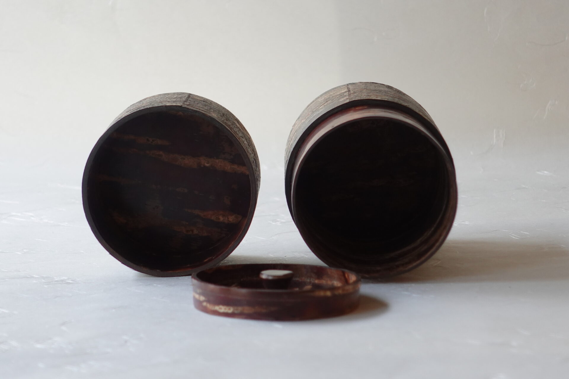 漆器 秋田 角館 桜皮細工 樺細工 木製 茶筒 高度な技術 工芸品 樹皮加工 通気性 透湿性 格調 防湿防乾 伝統工芸品 山桜 チラシ皮 趣き 希少価値 気密性 職人技 抗菌効果 エコ素材 一流品 天然素材 素朴 美しさ 美濃焼 鉄瓶 陶器 漆 漆器 有田焼 金継ぎ 焼き物 食器 陶磁器 伝統工芸品 茶碗 工芸品 九谷焼 南部鉄器 陶芸 陶器市 岐阜 焼き物 磁器 瀬戸物 岐阜県 岐阜市 美殿町６−番地 小林漆陶 漆塗り器 織部焼 小林漆器 箸 金継ぎ お香 食器 茶道具 陶器 美濃焼専門店 お皿 ceramics ih pottery うつわ うつわ屋 お皿屋さん お茶 お茶碗 お箸 かまど この辺に陶器屋さんってあります とうきいち やきもの ガラス工房 ギフト　ギフトショップ マグカップ モダン焼物 レンジできる陶器 切子 南部鉄器 どこ　岐阜市南部鉄器販売店 南部鉄器購入 岐阜県器屋 土鍋 岐阜小洒落たお皿 お椀が出る店 器 塗り物 漆塗り 陶器屋さん 食器屋さん お椀 ひのき 岐阜城周辺茶道具 販売陶器 販売陶器屋さん 陶器店 漆器店 岐阜有名な器屋さん 岐阜県食器売ってるところ 岐阜駅 陶器工芸品店 徳利 売ってる店 急須販売 扇子 抹茶 掛け軸 修復 日本陶瓷 漆器 木の食器 樺細工 江戸切子 食器 漆の器 漆器 うるし 漆器店 漆塗 漆椀 火鉢 灰 美殿町商店街 美濃焼ショップ 岐阜市 湯呑み お店 付近 美濃焼き専門店 美濃焼販売 花瓶 茶器 オンライン輪島塗 なつめ 店近くのガラス屋さん 近くの陶器屋さん 酒器 ガラス 金継ぎ依頼 岐阜鉄器鉄瓶 取扱店 Japanese 陶器 修理 陶器専門店 陶器小売店 岐阜陶器屋 陶器店 陶磁器 陶磁器専門店 陶芸家 おすすめ お店 岐阜食洗機対応 漆椀 Gifu JapanesetablewareJapanesecrafts Japaneseceramics Japanesepottery Handcrafted TraditionalCrafts Japaneseculture Traditionalart Japaneseteautensils TeaCeremony Japaneselacquerware 漆器 漆器の手入れ 漆器の洗い方 木曽漆器 山中漆器 越前漆器 小田原漆器 会津漆器 紀州漆器 アクセサリーケース 食洗機漆器 漆器アート インテリア 石川県漆器 漆器うどん鉢 漆 漆漆器 ウレタン漆器 うなぎ重箱 絵柄 絵付けデザイン 越前漆器オンライン 越前漆器の魅力 お椀 盆 オンラインショップ お弁当箱 大皿 おしゃれ お膳 お箸 菓子器 カップ 香川漆器 菓子皿 漆器小物入れ 高級 コップ 小箱 小皿 讃岐漆器 漆器食洗機 漆器修理 汁椀 酒器 食器 汁椀 食籠 スプーン 漆器専門店 そば椀 茶筒 茶器 近くの漆器店 近くの漆器販売店 茶托漆器 漆器通販