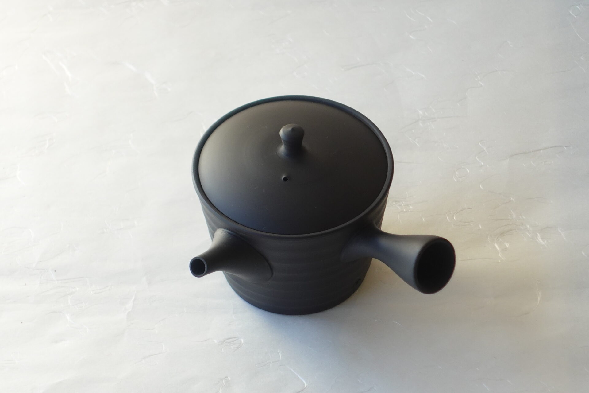 陶器 常滑焼 手づくり 急須 お茶の味をまろやかにする 黒泥 ろくろ成形 シンプル ろくろ目 手づくり 洗いやすい 清潔 衛生的 熟練の職人技 実用的 使いやすい 機能的 永く使える 逸品 美濃焼 鉄瓶 陶器 漆 漆器 有田焼 金継ぎ 焼き物 食器 陶磁器 伝統工芸品 茶碗 工芸品 九谷焼 南部鉄器 陶芸 陶器市 岐阜 焼き物 磁器 瀬戸物 岐阜県 岐阜市 美殿町６−番地 小林漆陶 漆塗り器 織部焼 小林漆器 箸 金継ぎ お香 食器 茶道具 陶器 美濃焼専門店 お皿 ceramics ih pottery うつわ うつわ屋 お皿屋さん お茶 お茶碗 お箸 かまど この辺に陶器屋さんってあります とうきいち やきもの ガラス工房 ギフト　ギフトショップ マグカップ モダン焼物 レンジできる陶器 切子 南部鉄器 どこ　岐阜市南部鉄器販売店 南部鉄器購入 岐阜県器屋 土鍋 岐阜小洒落たお皿 お椀が出る店 器 塗り物 漆塗り 陶器屋さん 食器屋さん お椀 ひのき 岐阜城周辺茶道具 販売陶器 販売陶器屋さん 陶器店 漆器店 岐阜有名な器屋さん 岐阜県食器売ってるところ 岐阜駅 陶器工芸品店 徳利 売ってる店 急須販売 扇子 抹茶 掛け軸 修復 日本陶瓷 漆器 木の食器 樺細工 江戸切子 食器 漆の器 漆器 うるし 漆器店 漆塗 漆椀 火鉢 灰 美殿町商店街 美濃焼ショップ 岐阜市 湯呑み お店 付近 美濃焼き専門店 美濃焼販売 花瓶 茶器 オンライン輪島塗 なつめ 店近くのガラス屋さん 近くの陶器屋さん 酒器 ガラス 金継ぎ依頼 岐阜鉄器鉄瓶 取扱店 Japanese 陶器 修理 陶器専門店 陶器小売店 岐阜陶器屋 陶器店 陶磁器 陶磁器専門店 陶芸家 おすすめ お店 岐阜食洗機対応 漆椀 Gifu JapanesetablewareJapanesecrafts Japaneseceramics Japanesepottery Handcrafted TraditionalCrafts Japaneseculture Traditionalart Japaneseteautensils TeaCeremony Japaneselacquerware インテリア 一輪挿し 入れ物 陶芸 陶芸皿 陶器いろいろ 陶器店 絵皿 絵柄 オンラインショップ 置物 おひつ オーブントースター 置物スタイリッシュ お皿 オブジェ 置物かわいい お皿陶磁器 お椀陶器 陶器欠損補修 花瓶 貫入 傘立て 陶器花 カップ 花 陶磁器 陶器金継ぎ キャニスター 器 急須 京都 金彩 九州 急須 陶芸食器 コーヒーカップ コップ 小物入れ 皿 ごはん鍋 食洗機 修理 食器 修理金継ぎ 陶器販売 瀬戸物 染付 タンブラー 耐熱陶器 茶碗 近くの陶器店 通販 土物 通販 手作り陶器 陶磁器 鍋