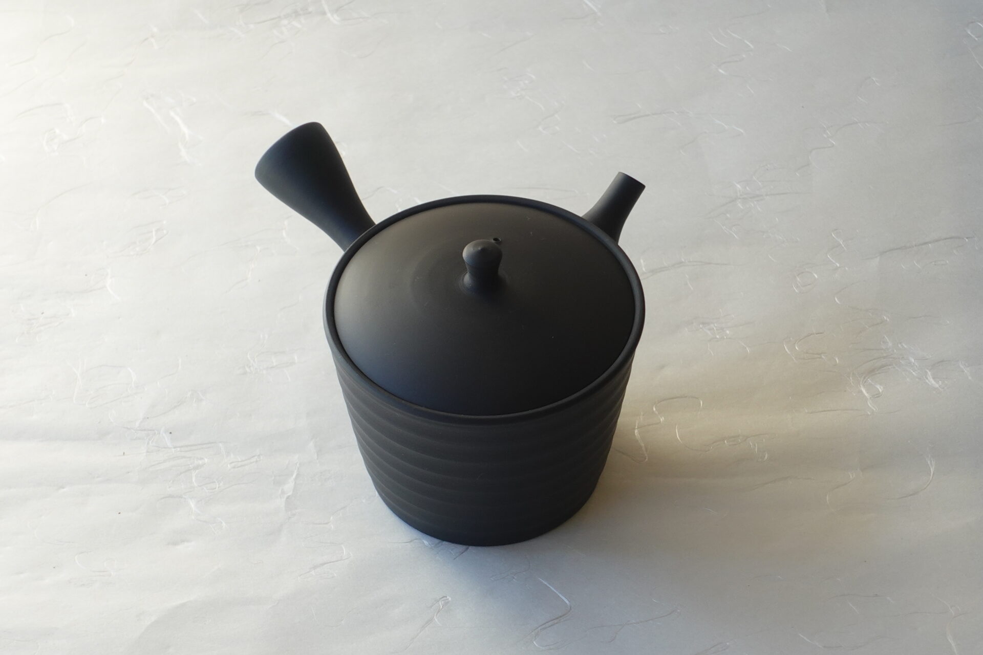 陶器 常滑焼 手づくり 急須 お茶の味をまろやかにする 黒泥 ろくろ成形 シンプル ろくろ目 手づくり 洗いやすい 清潔 衛生的 熟練の職人技 実用的 使いやすい 機能的 永く使える 逸品 美濃焼 鉄瓶 陶器 漆 漆器 有田焼 金継ぎ 焼き物 食器 陶磁器 伝統工芸品 茶碗 工芸品 九谷焼 南部鉄器 陶芸 陶器市 岐阜 焼き物 磁器 瀬戸物 岐阜県 岐阜市 美殿町６−番地 小林漆陶 漆塗り器 織部焼 小林漆器 箸 金継ぎ お香 食器 茶道具 陶器 美濃焼専門店 お皿 ceramics ih pottery うつわ うつわ屋 お皿屋さん お茶 お茶碗 お箸 かまど この辺に陶器屋さんってあります とうきいち やきもの ガラス工房 ギフト　ギフトショップ マグカップ モダン焼物 レンジできる陶器 切子 南部鉄器 どこ　岐阜市南部鉄器販売店 南部鉄器購入 岐阜県器屋 土鍋 岐阜小洒落たお皿 お椀が出る店 器 塗り物 漆塗り 陶器屋さん 食器屋さん お椀 ひのき 岐阜城周辺茶道具 販売陶器 販売陶器屋さん 陶器店 漆器店 岐阜有名な器屋さん 岐阜県食器売ってるところ 岐阜駅 陶器工芸品店 徳利 売ってる店 急須販売 扇子 抹茶 掛け軸 修復 日本陶瓷 漆器 木の食器 樺細工 江戸切子 食器 漆の器 漆器 うるし 漆器店 漆塗 漆椀 火鉢 灰 美殿町商店街 美濃焼ショップ 岐阜市 湯呑み お店 付近 美濃焼き専門店 美濃焼販売 花瓶 茶器 オンライン輪島塗 なつめ 店近くのガラス屋さん 近くの陶器屋さん 酒器 ガラス 金継ぎ依頼 岐阜鉄器鉄瓶 取扱店 Japanese 陶器 修理 陶器専門店 陶器小売店 岐阜陶器屋 陶器店 陶磁器 陶磁器専門店 陶芸家 おすすめ お店 岐阜食洗機対応 漆椀 Gifu JapanesetablewareJapanesecrafts Japaneseceramics Japanesepottery Handcrafted TraditionalCrafts Japaneseculture Traditionalart Japaneseteautensils TeaCeremony Japaneselacquerware インテリア 一輪挿し 入れ物 陶芸 陶芸皿 陶器いろいろ 陶器店 絵皿 絵柄 オンラインショップ 置物 おひつ オーブントースター 置物スタイリッシュ お皿 オブジェ 置物かわいい お皿陶磁器 お椀陶器 陶器欠損補修 花瓶 貫入 傘立て 陶器花 カップ 花 陶磁器 陶器金継ぎ キャニスター 器 急須 京都 金彩 九州 急須 陶芸食器 コーヒーカップ コップ 小物入れ 皿 ごはん鍋 食洗機 修理 食器 修理金継ぎ 陶器販売 瀬戸物 染付 タンブラー 耐熱陶器 茶碗 近くの陶器店 通販 土物 通販 手作り陶器 陶磁器 鍋