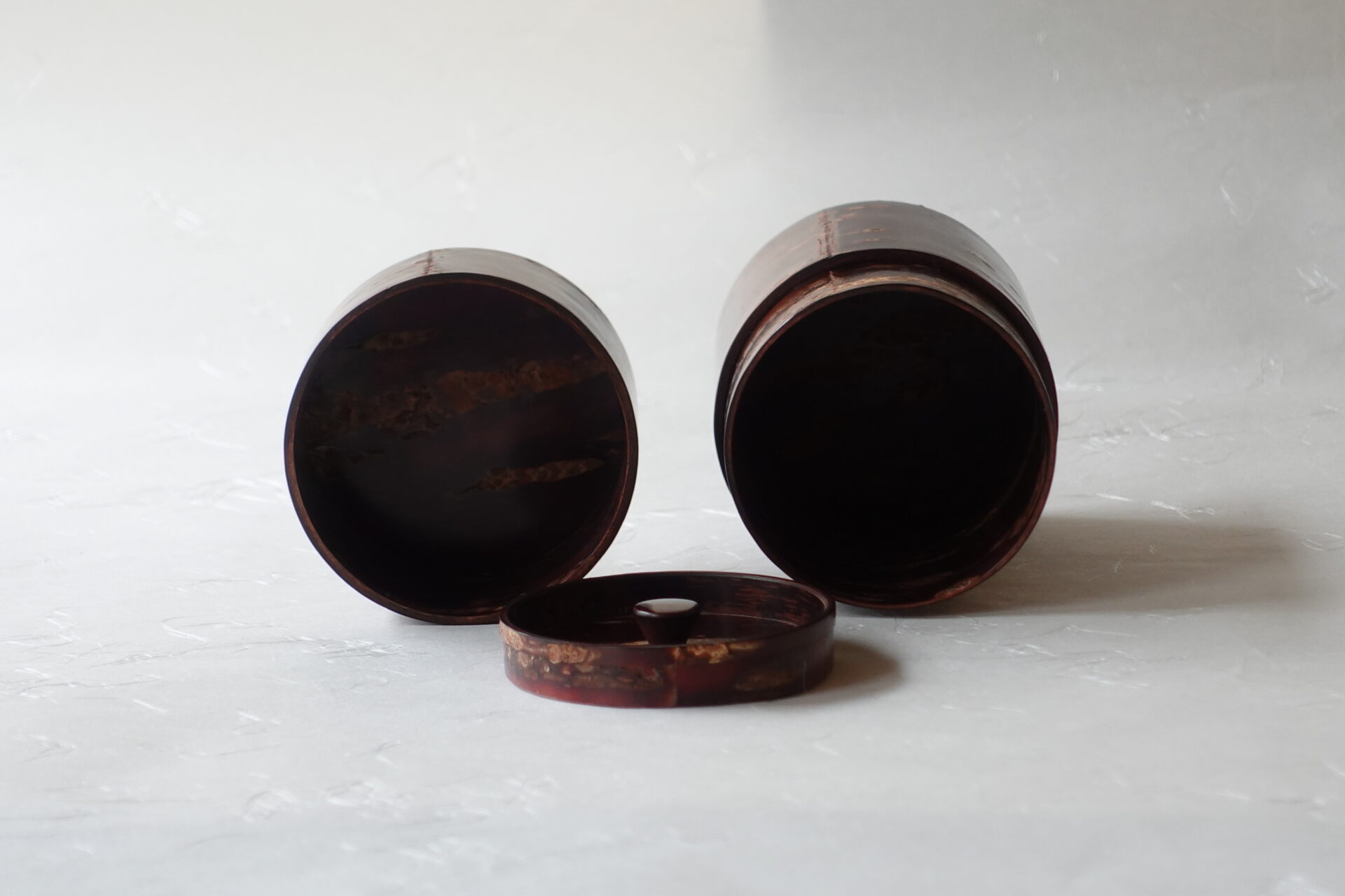 漆器 秋田県 伝統工芸品 桜皮細工 茶筒 山桜 樹皮 防湿 防乾 高度な技術 通気性 透湿性 格調 手間 職人 技術 気密性 抗菌効果 安心 ハイテク素材 一流品 美濃焼 鉄瓶 陶器 漆 漆器 有田焼 金継ぎ 焼き物 食器 陶磁器 伝統工芸品 茶碗 工芸品 九谷焼 南部鉄器 陶芸 陶器市 岐阜 焼き物 磁器 瀬戸物 岐阜県 岐阜市 美殿町６−番地 小林漆陶 漆塗り器 織部焼 小林漆器 箸 金継ぎ お香 食器 茶道具 陶器 美濃焼専門店 お皿 ceramics ih pottery うつわ うつわ屋 お皿屋さん お茶 お茶碗 お箸 かまど この辺に陶器屋さんってあります とうきいち やきもの ガラス工房 ギフト　ギフトショップ マグカップ モダン焼物 レンジできる陶器 切子 南部鉄器 どこ　岐阜市南部鉄器販売店 南部鉄器購入 岐阜県器屋 土鍋 岐阜小洒落たお皿 お椀が出る店 器 塗り物 漆塗り 陶器屋さん 食器屋さん お椀 ひのき 岐阜城周辺茶道具 販売陶器 販売陶器屋さん 陶器店 漆器店 岐阜有名な器屋さん 岐阜県食器売ってるところ 岐阜駅 陶器工芸品店 徳利 売ってる店 急須販売 扇子 抹茶 掛け軸 修復 日本陶瓷 漆器 木の食器 樺細工 江戸切子 食器 漆の器 漆器 うるし 漆器店 漆塗 漆椀 火鉢 灰 美殿町商店街 美濃焼ショップ 岐阜市 湯呑み お店 付近 美濃焼き専門店 美濃焼販売 花瓶 茶器 オンライン輪島塗 なつめ 店近くのガラス屋さん 近くの陶器屋さん 酒器 ガラス 金継ぎ依頼 岐阜鉄器鉄瓶 取扱店 Japanese 陶器 修理 陶器専門店 陶器小売店 岐阜陶器屋 陶器店 陶磁器 陶磁器専門店 陶芸家 おすすめ お店 岐阜食洗機対応 漆椀 Gifu JapanesetablewareJapanesecrafts Japaneseceramics Japanesepottery Handcrafted TraditionalCrafts Japaneseculture Traditionalart Japaneseteautensils TeaCeremony Japaneselacquerware 漆器 漆器の手入れ 漆器の洗い方 木曽漆器 山中漆器 越前漆器 小田原漆器 会津漆器 紀州漆器 アクセサリーケース 食洗機漆器 漆器アート インテリア 石川県漆器 漆器うどん鉢 漆 漆漆器 ウレタン漆器 うなぎ重箱 絵柄 絵付けデザイン 越前漆器オンライン 越前漆器の魅力 お椀 盆 オンラインショップ お弁当箱 大皿 おしゃれ お膳 お箸 菓子器 カップ 香川漆器 菓子皿 漆器小物入れ 高級 コップ 小箱 小皿 讃岐漆器 漆器食洗機 漆器修理 汁椀 酒器 食器 汁椀 食籠 スプーン 漆器専門店 そば椀 茶筒 茶器 近くの漆器店 近くの漆器販売店 茶托漆器 漆器通販