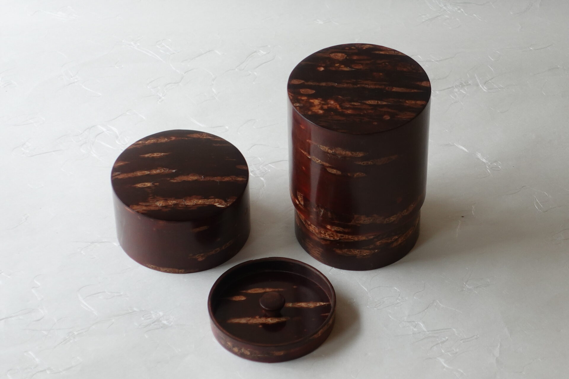 漆器 秋田県 伝統工芸品 桜皮細工 茶筒 山桜 樹皮 防湿 防乾 高度な技術 通気性 透湿性 格調 手間 職人 技術 気密性 抗菌効果 安心 ハイテク素材 一流品 美濃焼 鉄瓶 陶器 漆 漆器 有田焼 金継ぎ 焼き物 食器 陶磁器 伝統工芸品 茶碗 工芸品 九谷焼 南部鉄器 陶芸 陶器市 岐阜 焼き物 磁器 瀬戸物 岐阜県 岐阜市 美殿町６−番地 小林漆陶 漆塗り器 織部焼 小林漆器 箸 金継ぎ お香 食器 茶道具 陶器 美濃焼専門店 お皿 ceramics ih pottery うつわ うつわ屋 お皿屋さん お茶 お茶碗 お箸 かまど この辺に陶器屋さんってあります とうきいち やきもの ガラス工房 ギフト　ギフトショップ マグカップ モダン焼物 レンジできる陶器 切子 南部鉄器 どこ　岐阜市南部鉄器販売店 南部鉄器購入 岐阜県器屋 土鍋 岐阜小洒落たお皿 お椀が出る店 器 塗り物 漆塗り 陶器屋さん 食器屋さん お椀 ひのき 岐阜城周辺茶道具 販売陶器 販売陶器屋さん 陶器店 漆器店 岐阜有名な器屋さん 岐阜県食器売ってるところ 岐阜駅 陶器工芸品店 徳利 売ってる店 急須販売 扇子 抹茶 掛け軸 修復 日本陶瓷 漆器 木の食器 樺細工 江戸切子 食器 漆の器 漆器 うるし 漆器店 漆塗 漆椀 火鉢 灰 美殿町商店街 美濃焼ショップ 岐阜市 湯呑み お店 付近 美濃焼き専門店 美濃焼販売 花瓶 茶器 オンライン輪島塗 なつめ 店近くのガラス屋さん 近くの陶器屋さん 酒器 ガラス 金継ぎ依頼 岐阜鉄器鉄瓶 取扱店 Japanese 陶器 修理 陶器専門店 陶器小売店 岐阜陶器屋 陶器店 陶磁器 陶磁器専門店 陶芸家 おすすめ お店 岐阜食洗機対応 漆椀 Gifu JapanesetablewareJapanesecrafts Japaneseceramics Japanesepottery Handcrafted TraditionalCrafts Japaneseculture Traditionalart Japaneseteautensils TeaCeremony Japaneselacquerware 漆器 漆器の手入れ 漆器の洗い方 木曽漆器 山中漆器 越前漆器 小田原漆器 会津漆器 紀州漆器 アクセサリーケース 食洗機漆器 漆器アート インテリア 石川県漆器 漆器うどん鉢 漆 漆漆器 ウレタン漆器 うなぎ重箱 絵柄 絵付けデザイン 越前漆器オンライン 越前漆器の魅力 お椀 盆 オンラインショップ お弁当箱 大皿 おしゃれ お膳 お箸 菓子器 カップ 香川漆器 菓子皿 漆器小物入れ 高級 コップ 小箱 小皿 讃岐漆器 漆器食洗機 漆器修理 汁椀 酒器 食器 汁椀 食籠 スプーン 漆器専門店 そば椀 茶筒 茶器 近くの漆器店 近くの漆器販売店 茶托漆器 漆器通販