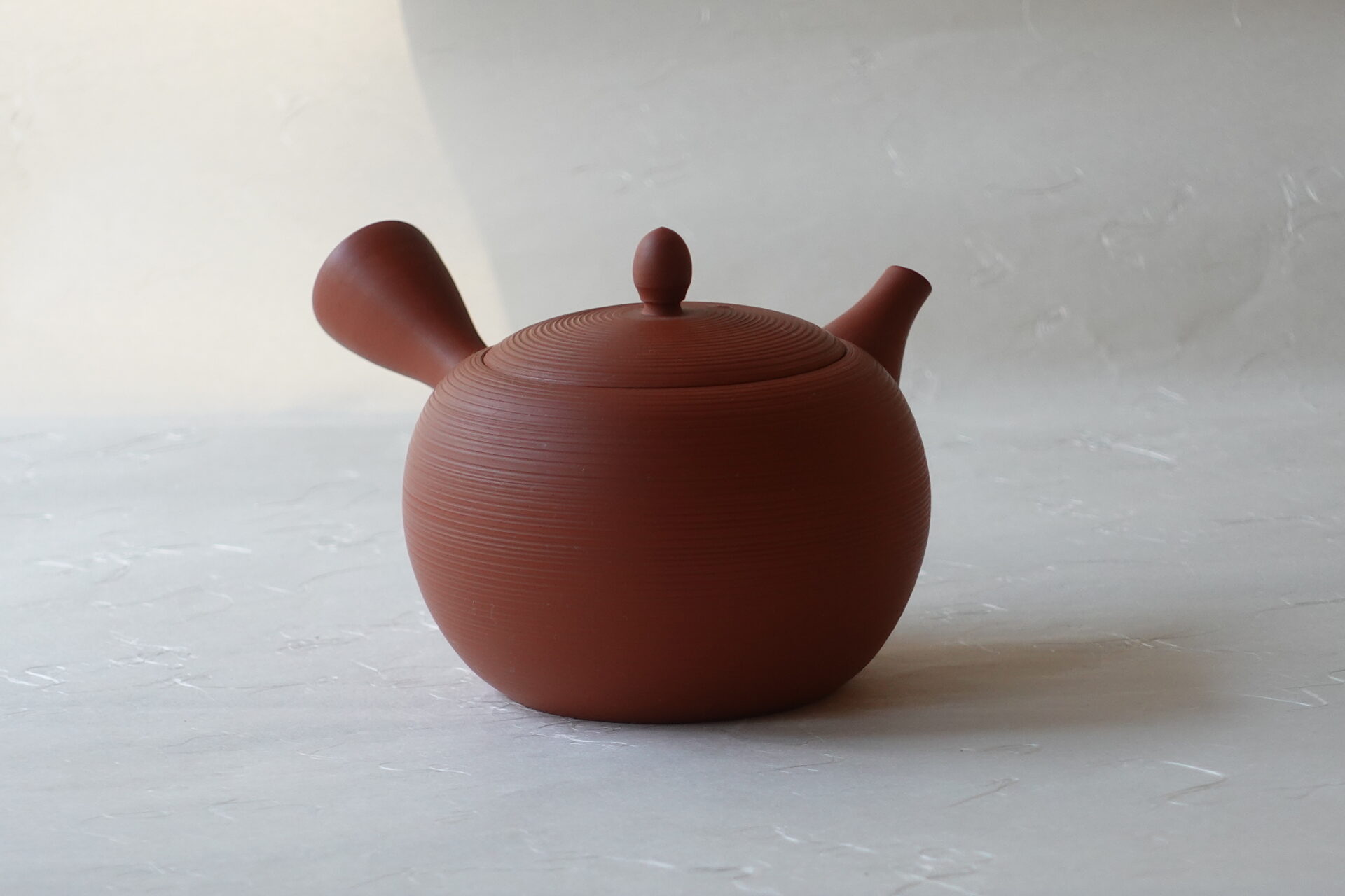 陶器 常滑焼 手づくり 急須 朱泥 まろやか ろくろ挽き 千筋 シンプル 多くの手間 高い技術 洗いやすい 使いやすい 高級仕様 湯切れがよい 液だれしにくい 機能的 使い心地がよい 飽きが来ない 永く使える 美濃焼 鉄瓶 陶器 漆 漆器 有田焼 金継ぎ 焼き物 食器 陶磁器 伝統工芸品 茶碗 工芸品 九谷焼 南部鉄器 陶芸 陶器市 岐阜 焼き物 磁器 瀬戸物 岐阜県 岐阜市 美殿町６−番地 小林漆陶 漆塗り器 織部焼 小林漆器 箸 金継ぎ お香 食器 茶道具 陶器 美濃焼専門店 お皿 ceramics ih pottery うつわ うつわ屋 お皿屋さん お茶 お茶碗 お箸 かまど この辺に陶器屋さんってあります とうきいち やきもの ガラス工房 ギフト　ギフトショップ マグカップ モダン焼物 レンジできる陶器 切子 南部鉄器 どこ　岐阜市南部鉄器販売店 南部鉄器購入 岐阜県器屋 土鍋 岐阜小洒落たお皿 お椀が出る店 器 塗り物 漆塗り 陶器屋さん 食器屋さん お椀 ひのき 岐阜城周辺茶道具 販売陶器 販売陶器屋さん 陶器店 漆器店 岐阜有名な器屋さん 岐阜県食器売ってるところ 岐阜駅 陶器工芸品店 徳利 売ってる店 急須販売 扇子 抹茶 掛け軸 修復 日本陶瓷 漆器 木の食器 樺細工 江戸切子 食器 漆の器 漆器 うるし 漆器店 漆塗 漆椀 火鉢 灰 美殿町商店街 美濃焼ショップ 岐阜市 湯呑み お店 付近 美濃焼き専門店 美濃焼販売 花瓶 茶器 オンライン輪島塗 なつめ 店近くのガラス屋さん 近くの陶器屋さん 酒器 ガラス 金継ぎ依頼 岐阜鉄器鉄瓶 取扱店 Japanese 陶器 修理 陶器専門店 陶器小売店 岐阜陶器屋 陶器店 陶磁器 陶磁器専門店 陶芸家 おすすめ お店 岐阜食洗機対応 漆椀 Gifu JapanesetablewareJapanesecrafts Japaneseceramics Japanesepottery Handcrafted TraditionalCrafts Japaneseculture Traditionalart Japaneseteautensils TeaCeremony Japaneselacquerware インテリア 一輪挿し 入れ物 陶芸 陶芸皿 陶器いろいろ 陶器店 絵皿 絵柄 オンラインショップ 置物 おひつ オーブントースター 置物スタイリッシュ お皿 オブジェ 置物かわいい お皿陶磁器 お椀陶器 陶器欠損補修 花瓶 貫入 傘立て 陶器花 カップ 花 陶磁器 陶器金継ぎ キャニスター 器 急須 京都 金彩 九州 急須 陶芸食器 コーヒーカップ コップ 小物入れ 皿 ごはん鍋 食洗機 修理 食器 修理金継ぎ 陶器販売 瀬戸物 染付 タンブラー 耐熱陶器 茶碗 近くの陶器店 通販 土物 通販 手作り陶器 陶磁器 鍋