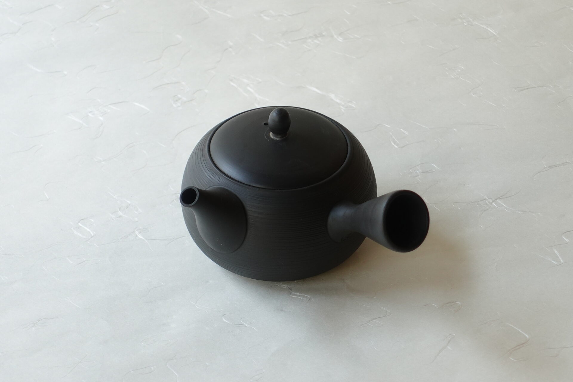 陶器 常滑焼 手づくり 急須 朱泥 黒泥 いぶす ろくろ成形 千筋 シンプル 多くの手間 高い技術 洗いやすい 使いやすい 高級仕様 湯切れがよい 液だれしにくい 機能的 使い心地がよい 永く使える 美濃焼 鉄瓶 陶器 漆 漆器 有田焼 金継ぎ 焼き物 食器 陶磁器 伝統工芸品 茶碗 工芸品 九谷焼 南部鉄器 陶芸 陶器市 岐阜 焼き物 磁器 瀬戸物 岐阜県 岐阜市 美殿町６−番地 小林漆陶 漆塗り器 織部焼 小林漆器 箸 金継ぎ お香 食器 茶道具 陶器 美濃焼専門店 お皿 ceramics ih pottery うつわ うつわ屋 お皿屋さん お茶 お茶碗 お箸 かまど この辺に陶器屋さんってあります とうきいち やきもの ガラス工房 ギフト　ギフトショップ マグカップ モダン焼物 レンジできる陶器 切子 南部鉄器 どこ　岐阜市南部鉄器販売店 南部鉄器購入 岐阜県器屋 土鍋 岐阜小洒落たお皿 お椀が出る店 器 塗り物 漆塗り 陶器屋さん 食器屋さん お椀 ひのき 岐阜城周辺茶道具 販売陶器 販売陶器屋さん 陶器店 漆器店 岐阜有名な器屋さん 岐阜県食器売ってるところ 岐阜駅 陶器工芸品店 徳利 売ってる店 急須販売 扇子 抹茶 掛け軸 修復 日本陶瓷 漆器 木の食器 樺細工 江戸切子 食器 漆の器 漆器 うるし 漆器店 漆塗 漆椀 火鉢 灰 美殿町商店街 美濃焼ショップ 岐阜市 湯呑み お店 付近 美濃焼き専門店 美濃焼販売 花瓶 茶器 オンライン輪島塗 なつめ 店近くのガラス屋さん 近くの陶器屋さん 酒器 ガラス 金継ぎ依頼 岐阜鉄器鉄瓶 取扱店 Japanese 陶器 修理 陶器専門店 陶器小売店 岐阜陶器屋 陶器店 陶磁器 陶磁器専門店 陶芸家 おすすめ お店 岐阜食洗機対応 漆椀 Gifu JapanesetablewareJapanesecrafts Japaneseceramics Japanesepottery Handcrafted TraditionalCrafts Japaneseculture Traditionalart Japaneseteautensils TeaCeremony Japaneselacquerware インテリア 一輪挿し 入れ物 陶芸 陶芸皿 陶器いろいろ 陶器店 絵皿 絵柄 オンラインショップ 置物 おひつ オーブントースター 置物スタイリッシュ お皿 オブジェ 置物かわいい お皿陶磁器 お椀陶器 陶器欠損補修 花瓶 貫入 傘立て 陶器花 カップ 花 陶磁器 陶器金継ぎ キャニスター 器 急須 京都 金彩 九州 急須 陶芸食器 コーヒーカップ コップ 小物入れ 皿 ごはん鍋 食洗機 修理 食器 修理金継ぎ 陶器販売 瀬戸物 染付 タンブラー 耐熱陶器 茶碗 近くの陶器店 通販 土物 通販 手作り陶器 陶磁器 鍋