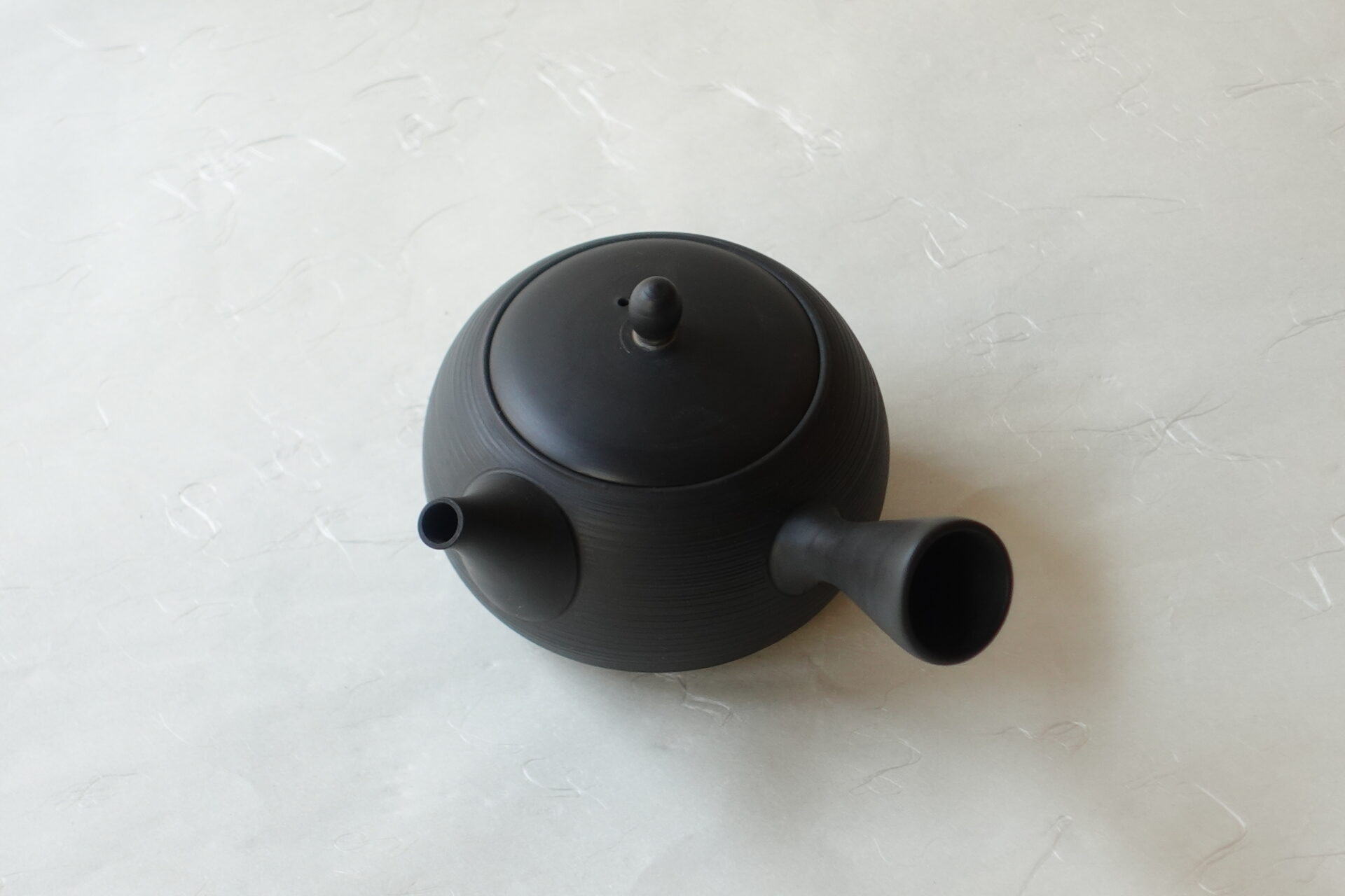 陶器 常滑焼 手づくり 急須 朱泥 黒泥 いぶす ろくろ成形 千筋 シンプル 多くの手間 高い技術 洗いやすい 使いやすい 高級仕様 湯切れがよい 液だれしにくい 機能的 使い心地がよい 永く使える 美濃焼 鉄瓶 陶器 漆 漆器 有田焼 金継ぎ 焼き物 食器 陶磁器 伝統工芸品 茶碗 工芸品 九谷焼 南部鉄器 陶芸 陶器市 岐阜 焼き物 磁器 瀬戸物 岐阜県 岐阜市 美殿町６−番地 小林漆陶 漆塗り器 織部焼 小林漆器 箸 金継ぎ お香 食器 茶道具 陶器 美濃焼専門店 お皿 ceramics ih pottery うつわ うつわ屋 お皿屋さん お茶 お茶碗 お箸 かまど この辺に陶器屋さんってあります とうきいち やきもの ガラス工房 ギフト　ギフトショップ マグカップ モダン焼物 レンジできる陶器 切子 南部鉄器 どこ　岐阜市南部鉄器販売店 南部鉄器購入 岐阜県器屋 土鍋 岐阜小洒落たお皿 お椀が出る店 器 塗り物 漆塗り 陶器屋さん 食器屋さん お椀 ひのき 岐阜城周辺茶道具 販売陶器 販売陶器屋さん 陶器店 漆器店 岐阜有名な器屋さん 岐阜県食器売ってるところ 岐阜駅 陶器工芸品店 徳利 売ってる店 急須販売 扇子 抹茶 掛け軸 修復 日本陶瓷 漆器 木の食器 樺細工 江戸切子 食器 漆の器 漆器 うるし 漆器店 漆塗 漆椀 火鉢 灰 美殿町商店街 美濃焼ショップ 岐阜市 湯呑み お店 付近 美濃焼き専門店 美濃焼販売 花瓶 茶器 オンライン輪島塗 なつめ 店近くのガラス屋さん 近くの陶器屋さん 酒器 ガラス 金継ぎ依頼 岐阜鉄器鉄瓶 取扱店 Japanese 陶器 修理 陶器専門店 陶器小売店 岐阜陶器屋 陶器店 陶磁器 陶磁器専門店 陶芸家 おすすめ お店 岐阜食洗機対応 漆椀 Gifu JapanesetablewareJapanesecrafts Japaneseceramics Japanesepottery Handcrafted TraditionalCrafts Japaneseculture Traditionalart Japaneseteautensils TeaCeremony Japaneselacquerware インテリア 一輪挿し 入れ物 陶芸 陶芸皿 陶器いろいろ 陶器店 絵皿 絵柄 オンラインショップ 置物 おひつ オーブントースター 置物スタイリッシュ お皿 オブジェ 置物かわいい お皿陶磁器 お椀陶器 陶器欠損補修 花瓶 貫入 傘立て 陶器花 カップ 花 陶磁器 陶器金継ぎ キャニスター 器 急須 京都 金彩 九州 急須 陶芸食器 コーヒーカップ コップ 小物入れ 皿 ごはん鍋 食洗機 修理 食器 修理金継ぎ 陶器販売 瀬戸物 染付 タンブラー 耐熱陶器 茶碗 近くの陶器店 通販 土物 通販 手作り陶器 陶磁器 鍋