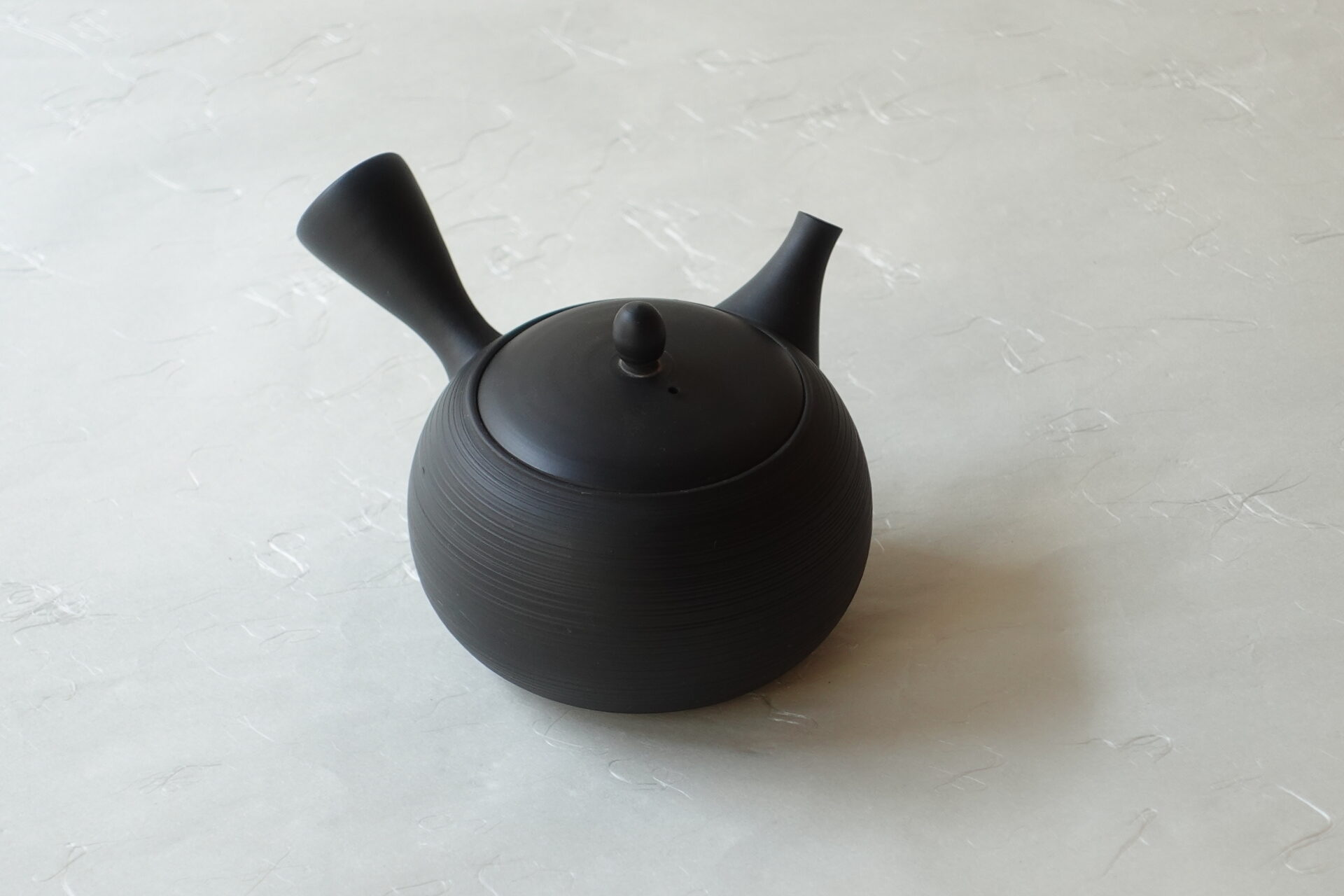 陶器 常滑焼 手づくり 急須 朱泥 黒泥 いぶす ろくろ成形 千筋 シンプル 多くの手間 高い技術 洗いやすい 使いやすい 高級仕様 湯切れがよい 液だれしにくい 機能的 使い心地がよい 永く使える 美濃焼 鉄瓶 陶器 漆 漆器 有田焼 金継ぎ 焼き物 食器 陶磁器 伝統工芸品 茶碗 工芸品 九谷焼 南部鉄器 陶芸 陶器市 岐阜 焼き物 磁器 瀬戸物 岐阜県 岐阜市 美殿町６−番地 小林漆陶 漆塗り器 織部焼 小林漆器 箸 金継ぎ お香 食器 茶道具 陶器 美濃焼専門店 お皿 ceramics ih pottery うつわ うつわ屋 お皿屋さん お茶 お茶碗 お箸 かまど この辺に陶器屋さんってあります とうきいち やきもの ガラス工房 ギフト　ギフトショップ マグカップ モダン焼物 レンジできる陶器 切子 南部鉄器 どこ　岐阜市南部鉄器販売店 南部鉄器購入 岐阜県器屋 土鍋 岐阜小洒落たお皿 お椀が出る店 器 塗り物 漆塗り 陶器屋さん 食器屋さん お椀 ひのき 岐阜城周辺茶道具 販売陶器 販売陶器屋さん 陶器店 漆器店 岐阜有名な器屋さん 岐阜県食器売ってるところ 岐阜駅 陶器工芸品店 徳利 売ってる店 急須販売 扇子 抹茶 掛け軸 修復 日本陶瓷 漆器 木の食器 樺細工 江戸切子 食器 漆の器 漆器 うるし 漆器店 漆塗 漆椀 火鉢 灰 美殿町商店街 美濃焼ショップ 岐阜市 湯呑み お店 付近 美濃焼き専門店 美濃焼販売 花瓶 茶器 オンライン輪島塗 なつめ 店近くのガラス屋さん 近くの陶器屋さん 酒器 ガラス 金継ぎ依頼 岐阜鉄器鉄瓶 取扱店 Japanese 陶器 修理 陶器専門店 陶器小売店 岐阜陶器屋 陶器店 陶磁器 陶磁器専門店 陶芸家 おすすめ お店 岐阜食洗機対応 漆椀 Gifu JapanesetablewareJapanesecrafts Japaneseceramics Japanesepottery Handcrafted TraditionalCrafts Japaneseculture Traditionalart Japaneseteautensils TeaCeremony Japaneselacquerware インテリア 一輪挿し 入れ物 陶芸 陶芸皿 陶器いろいろ 陶器店 絵皿 絵柄 オンラインショップ 置物 おひつ オーブントースター 置物スタイリッシュ お皿 オブジェ 置物かわいい お皿陶磁器 お椀陶器 陶器欠損補修 花瓶 貫入 傘立て 陶器花 カップ 花 陶磁器 陶器金継ぎ キャニスター 器 急須 京都 金彩 九州 急須 陶芸食器 コーヒーカップ コップ 小物入れ 皿 ごはん鍋 食洗機 修理 食器 修理金継ぎ 陶器販売 瀬戸物 染付 タンブラー 耐熱陶器 茶碗 近くの陶器店 通販 土物 通販 手作り陶器 陶磁器 鍋