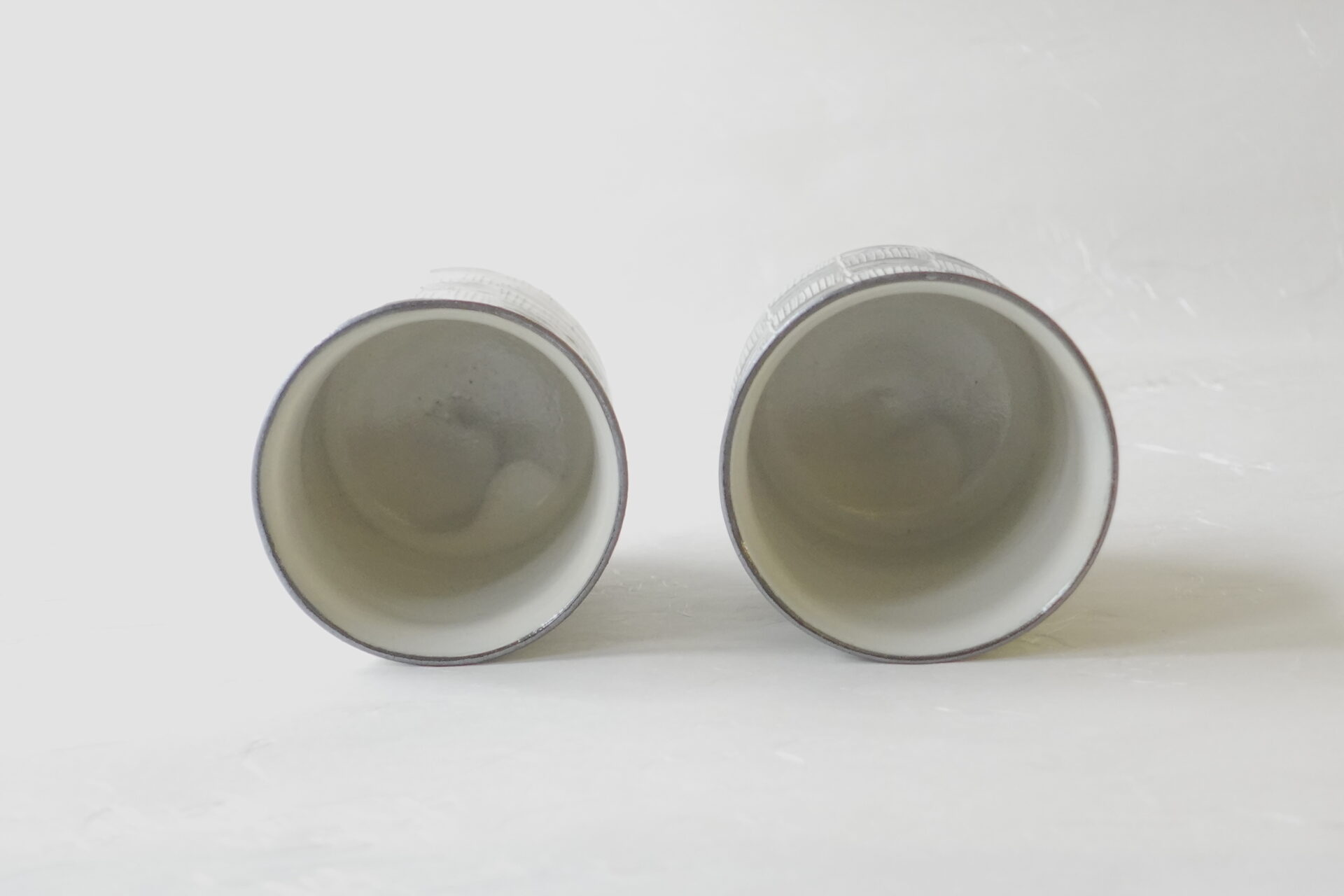 陶器 清水焼 手づくり 組湯呑 ろくろ成形 櫛目 市松 手作業 多くの手間 高い技術 軽量 扱いやすい 持ちやすい 口当たりがよい 飲みやすい シンプル 洒落たデザイン 美濃焼 鉄瓶 陶器 漆 漆器 有田焼 金継ぎ 焼き物 食器 陶磁器 伝統工芸品 茶碗 工芸品 九谷焼 南部鉄器 陶芸 陶器市 岐阜 焼き物 磁器 瀬戸物 岐阜県 岐阜市 美殿町６−番地 小林漆陶 漆塗り器 織部焼 小林漆器 箸 金継ぎ お香 食器 茶道具 陶器 美濃焼専門店 お皿 ceramics ih pottery うつわ うつわ屋 お皿屋さん お茶 お茶碗 お箸 かまど この辺に陶器屋さんってあります とうきいち やきもの ガラス工房 ギフト　ギフトショップ マグカップ モダン焼物 レンジできる陶器 切子 南部鉄器 どこ　岐阜市南部鉄器販売店 南部鉄器購入 岐阜県器屋 土鍋 岐阜小洒落たお皿 お椀が出る店 器 塗り物 漆塗り 陶器屋さん 食器屋さん お椀 ひのき 岐阜城周辺茶道具 販売陶器 販売陶器屋さん 陶器店 漆器店 岐阜有名な器屋さん 岐阜県食器売ってるところ 岐阜駅 陶器工芸品店 徳利 売ってる店 急須販売 扇子 抹茶 掛け軸 修復 日本陶瓷 漆器 木の食器 樺細工 江戸切子 食器 漆の器 漆器 うるし 漆器店 漆塗 漆椀 火鉢 灰 美殿町商店街 美濃焼ショップ 岐阜市 湯呑み お店 付近 美濃焼き専門店 美濃焼販売 花瓶 茶器 オンライン輪島塗 なつめ 店近くのガラス屋さん 近くの陶器屋さん 酒器 ガラス 金継ぎ依頼 岐阜鉄器鉄瓶 取扱店 Japanese 陶器 修理 陶器専門店 陶器小売店 岐阜陶器屋 陶器店 陶磁器 陶磁器専門店 陶芸家 おすすめ お店 岐阜食洗機対応 漆椀 Gifu JapanesetablewareJapanesecrafts Japaneseceramics Japanesepottery Handcrafted TraditionalCrafts Japaneseculture Traditionalart Japaneseteautensils TeaCeremony Japaneselacquerware インテリア 一輪挿し 入れ物 陶芸 陶芸皿 陶器いろいろ 陶器店 絵皿 絵柄 オンラインショップ 置物 おひつ オーブントースター 置物スタイリッシュ お皿 オブジェ 置物かわいい お皿陶磁器 お椀陶器 陶器欠損補修 花瓶 貫入 傘立て 陶器花 カップ 花 陶磁器 陶器金継ぎ キャニスター 器 急須 京都 金彩 九州 急須 陶芸食器 コーヒーカップ コップ 小物入れ 皿 ごはん鍋 食洗機 修理 食器 修理金継ぎ 陶器販売 瀬戸物 染付 タンブラー 耐熱陶器 茶碗 近くの陶器店 通販 土物 通販 手作り陶器 陶磁器 鍋