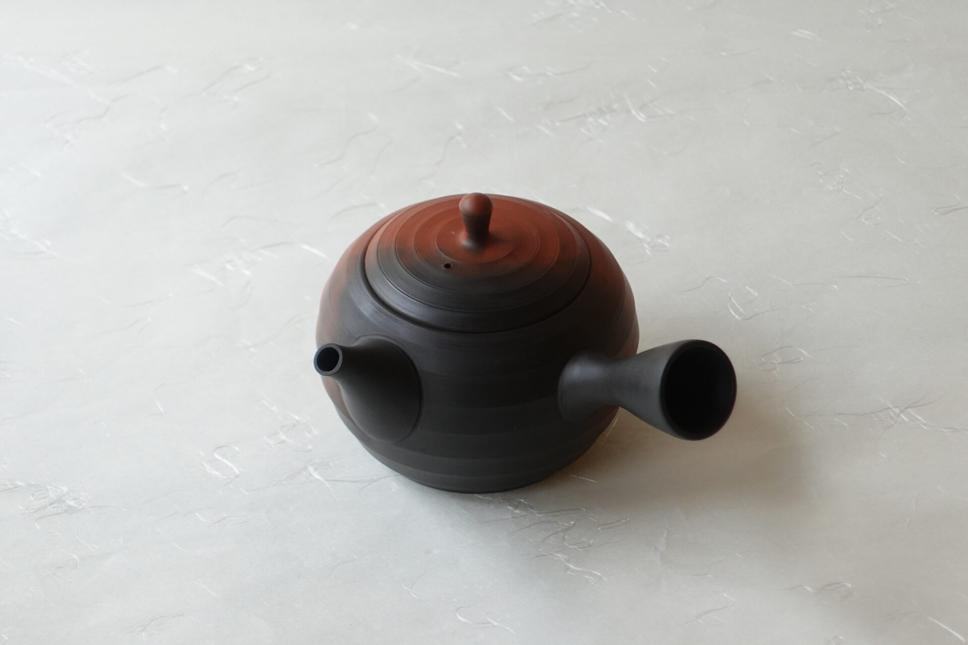 陶器 常滑焼 伝統工芸士 丸形 急須 朱泥 鉄分 まろやかな味 ろくろ成形 ツートンカラー 洒落たデザイン 手づくり 熟練 職人技 清潔 衛生的 きっちり やわらかい雰囲気 機能的 飽きが来ない 永く使える 逸品 美濃焼 鉄瓶 陶器 漆 漆器 有田焼 金継ぎ 焼き物 食器 陶磁器 伝統工芸品 茶碗 工芸品 九谷焼 南部鉄器 陶芸 陶器市 岐阜 焼き物 磁器 瀬戸物 岐阜県 岐阜市 美殿町６−番地 小林漆陶 漆塗り器 織部焼 小林漆器 箸 金継ぎ お香 食器 茶道具 陶器 美濃焼専門店 お皿 ceramics ih pottery うつわ うつわ屋 お皿屋さん お茶 お茶碗 お箸 かまど この辺に陶器屋さんってあります とうきいち やきもの ガラス工房 ギフト　ギフトショップ マグカップ モダン焼物 レンジできる陶器 切子 南部鉄器 どこ　岐阜市南部鉄器販売店 南部鉄器購入 岐阜県器屋 土鍋 岐阜小洒落たお皿 お椀が出る店 器 塗り物 漆塗り 陶器屋さん 食器屋さん お椀 ひのき 岐阜城周辺茶道具 販売陶器 販売陶器屋さん 陶器店 漆器店 岐阜有名な器屋さん 岐阜県食器売ってるところ 岐阜駅 陶器工芸品店 徳利 売ってる店 急須販売 扇子 抹茶 掛け軸 修復 日本陶瓷 漆器 木の食器 樺細工 江戸切子 食器 漆の器 漆器 うるし 漆器店 漆塗 漆椀 火鉢 灰 美殿町商店街 美濃焼ショップ 岐阜市 湯呑み お店 付近 美濃焼き専門店 美濃焼販売 花瓶 茶器 オンライン輪島塗 なつめ 店近くのガラス屋さん 近くの陶器屋さん 酒器 ガラス 金継ぎ依頼 岐阜鉄器鉄瓶 取扱店 Japanese 陶器 修理 陶器専門店 陶器小売店 岐阜陶器屋 陶器店 陶磁器 陶磁器専門店 陶芸家 おすすめ お店 岐阜食洗機対応 漆椀 Gifu JapanesetablewareJapanesecrafts Japaneseceramics Japanesepottery Handcrafted TraditionalCrafts Japaneseculture Traditionalart Japaneseteautensils TeaCeremony Japaneselacquerware インテリア 一輪挿し 入れ物 陶芸 陶芸皿 陶器いろいろ 陶器店 絵皿 絵柄 オンラインショップ 置物 おひつ オーブントースター 置物スタイリッシュ お皿 オブジェ 置物かわいい お皿陶磁器 お椀陶器 陶器欠損補修 花瓶 貫入 傘立て 陶器花 カップ 花 陶磁器 陶器金継ぎ キャニスター 器 急須 京都 金彩 九州 急須 陶芸食器 コーヒーカップ コップ 小物入れ 皿 ごはん鍋 食洗機 修理 食器 修理金継ぎ 陶器販売 瀬戸物 染付 タンブラー 耐熱陶器 茶碗 近くの陶器店 通販 土物 通販 手作り陶器 陶磁器 鍋