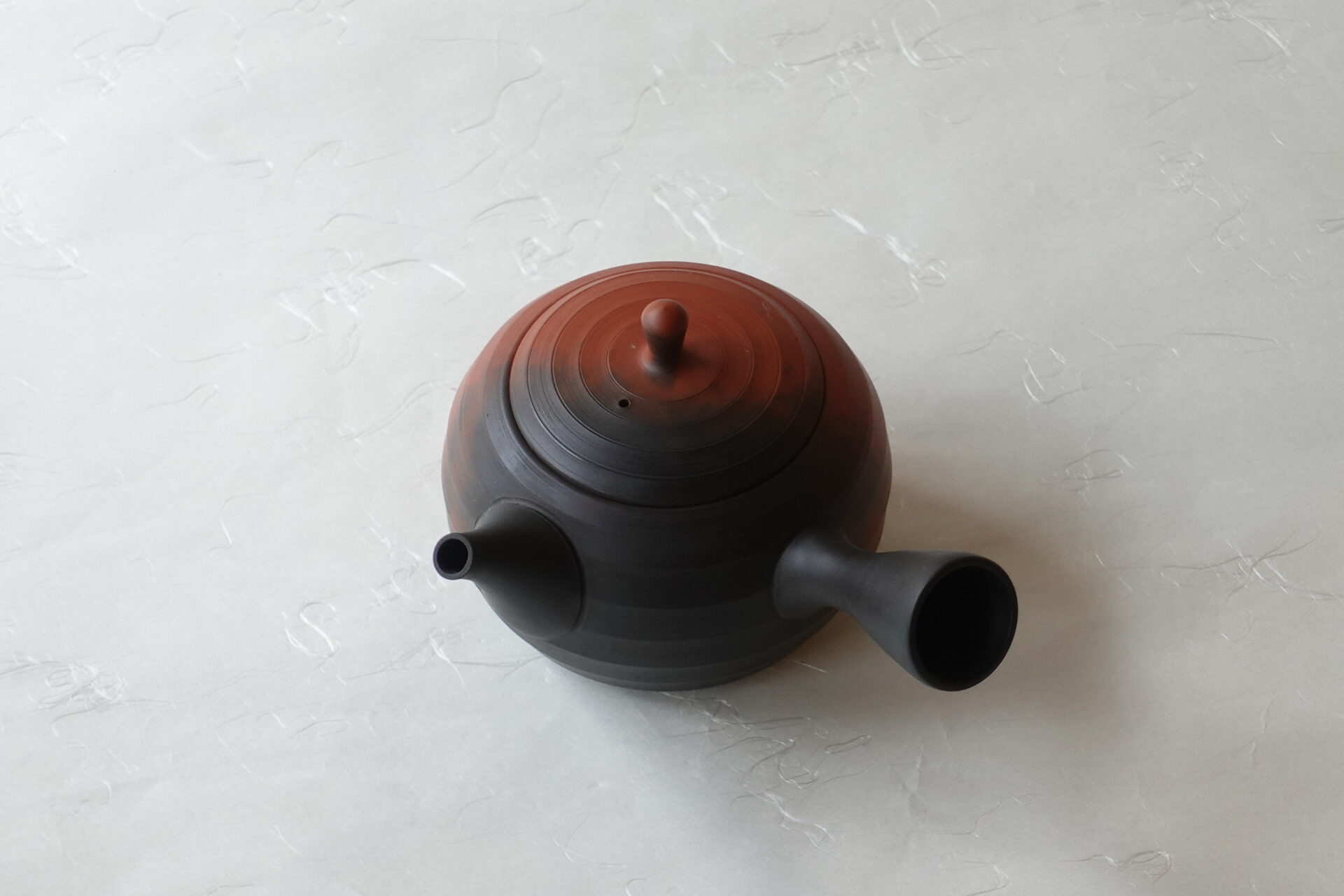 陶器 常滑焼 伝統工芸士 丸形 急須 朱泥 鉄分 まろやかな味 ろくろ成形 ツートンカラー 洒落たデザイン 手づくり 熟練 職人技 清潔 衛生的 きっちり やわらかい雰囲気 機能的 飽きが来ない 永く使える 逸品 美濃焼 鉄瓶 陶器 漆 漆器 有田焼 金継ぎ 焼き物 食器 陶磁器 伝統工芸品 茶碗 工芸品 九谷焼 南部鉄器 陶芸 陶器市 岐阜 焼き物 磁器 瀬戸物 岐阜県 岐阜市 美殿町６−番地 小林漆陶 漆塗り器 織部焼 小林漆器 箸 金継ぎ お香 食器 茶道具 陶器 美濃焼専門店 お皿 ceramics ih pottery うつわ うつわ屋 お皿屋さん お茶 お茶碗 お箸 かまど この辺に陶器屋さんってあります とうきいち やきもの ガラス工房 ギフト　ギフトショップ マグカップ モダン焼物 レンジできる陶器 切子 南部鉄器 どこ　岐阜市南部鉄器販売店 南部鉄器購入 岐阜県器屋 土鍋 岐阜小洒落たお皿 お椀が出る店 器 塗り物 漆塗り 陶器屋さん 食器屋さん お椀 ひのき 岐阜城周辺茶道具 販売陶器 販売陶器屋さん 陶器店 漆器店 岐阜有名な器屋さん 岐阜県食器売ってるところ 岐阜駅 陶器工芸品店 徳利 売ってる店 急須販売 扇子 抹茶 掛け軸 修復 日本陶瓷 漆器 木の食器 樺細工 江戸切子 食器 漆の器 漆器 うるし 漆器店 漆塗 漆椀 火鉢 灰 美殿町商店街 美濃焼ショップ 岐阜市 湯呑み お店 付近 美濃焼き専門店 美濃焼販売 花瓶 茶器 オンライン輪島塗 なつめ 店近くのガラス屋さん 近くの陶器屋さん 酒器 ガラス 金継ぎ依頼 岐阜鉄器鉄瓶 取扱店 Japanese 陶器 修理 陶器専門店 陶器小売店 岐阜陶器屋 陶器店 陶磁器 陶磁器専門店 陶芸家 おすすめ お店 岐阜食洗機対応 漆椀 Gifu JapanesetablewareJapanesecrafts Japaneseceramics Japanesepottery Handcrafted TraditionalCrafts Japaneseculture Traditionalart Japaneseteautensils TeaCeremony Japaneselacquerware インテリア 一輪挿し 入れ物 陶芸 陶芸皿 陶器いろいろ 陶器店 絵皿 絵柄 オンラインショップ 置物 おひつ オーブントースター 置物スタイリッシュ お皿 オブジェ 置物かわいい お皿陶磁器 お椀陶器 陶器欠損補修 花瓶 貫入 傘立て 陶器花 カップ 花 陶磁器 陶器金継ぎ キャニスター 器 急須 京都 金彩 九州 急須 陶芸食器 コーヒーカップ コップ 小物入れ 皿 ごはん鍋 食洗機 修理 食器 修理金継ぎ 陶器販売 瀬戸物 染付 タンブラー 耐熱陶器 茶碗 近くの陶器店 通販 土物 通販 手作り陶器 陶磁器 鍋