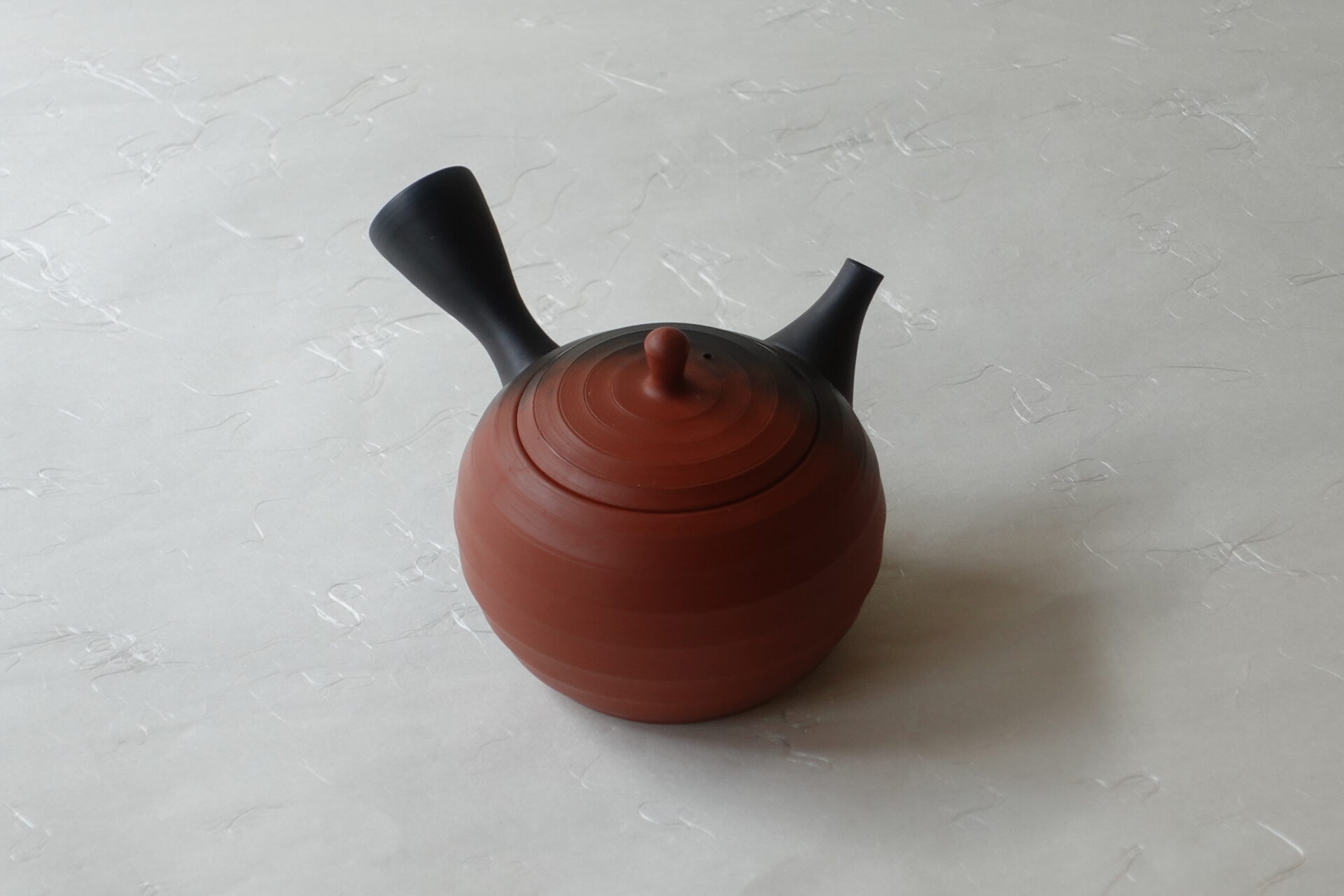 陶器 常滑焼 伝統工芸士 丸形 急須 朱泥 鉄分 まろやかな味 ろくろ成形 ツートンカラー 洒落たデザイン 手づくり 熟練 職人技 清潔 衛生的 きっちり やわらかい雰囲気 機能的 飽きが来ない 永く使える 逸品 美濃焼 鉄瓶 陶器 漆 漆器 有田焼 金継ぎ 焼き物 食器 陶磁器 伝統工芸品 茶碗 工芸品 九谷焼 南部鉄器 陶芸 陶器市 岐阜 焼き物 磁器 瀬戸物 岐阜県 岐阜市 美殿町６−番地 小林漆陶 漆塗り器 織部焼 小林漆器 箸 金継ぎ お香 食器 茶道具 陶器 美濃焼専門店 お皿 ceramics ih pottery うつわ うつわ屋 お皿屋さん お茶 お茶碗 お箸 かまど この辺に陶器屋さんってあります とうきいち やきもの ガラス工房 ギフト　ギフトショップ マグカップ モダン焼物 レンジできる陶器 切子 南部鉄器 どこ　岐阜市南部鉄器販売店 南部鉄器購入 岐阜県器屋 土鍋 岐阜小洒落たお皿 お椀が出る店 器 塗り物 漆塗り 陶器屋さん 食器屋さん お椀 ひのき 岐阜城周辺茶道具 販売陶器 販売陶器屋さん 陶器店 漆器店 岐阜有名な器屋さん 岐阜県食器売ってるところ 岐阜駅 陶器工芸品店 徳利 売ってる店 急須販売 扇子 抹茶 掛け軸 修復 日本陶瓷 漆器 木の食器 樺細工 江戸切子 食器 漆の器 漆器 うるし 漆器店 漆塗 漆椀 火鉢 灰 美殿町商店街 美濃焼ショップ 岐阜市 湯呑み お店 付近 美濃焼き専門店 美濃焼販売 花瓶 茶器 オンライン輪島塗 なつめ 店近くのガラス屋さん 近くの陶器屋さん 酒器 ガラス 金継ぎ依頼 岐阜鉄器鉄瓶 取扱店 Japanese 陶器 修理 陶器専門店 陶器小売店 岐阜陶器屋 陶器店 陶磁器 陶磁器専門店 陶芸家 おすすめ お店 岐阜食洗機対応 漆椀 Gifu JapanesetablewareJapanesecrafts Japaneseceramics Japanesepottery Handcrafted TraditionalCrafts Japaneseculture Traditionalart Japaneseteautensils TeaCeremony Japaneselacquerware インテリア 一輪挿し 入れ物 陶芸 陶芸皿 陶器いろいろ 陶器店 絵皿 絵柄 オンラインショップ 置物 おひつ オーブントースター 置物スタイリッシュ お皿 オブジェ 置物かわいい お皿陶磁器 お椀陶器 陶器欠損補修 花瓶 貫入 傘立て 陶器花 カップ 花 陶磁器 陶器金継ぎ キャニスター 器 急須 京都 金彩 九州 急須 陶芸食器 コーヒーカップ コップ 小物入れ 皿 ごはん鍋 食洗機 修理 食器 修理金継ぎ 陶器販売 瀬戸物 染付 タンブラー 耐熱陶器 茶碗 近くの陶器店 通販 土物 通販 手作り陶器 陶磁器 鍋