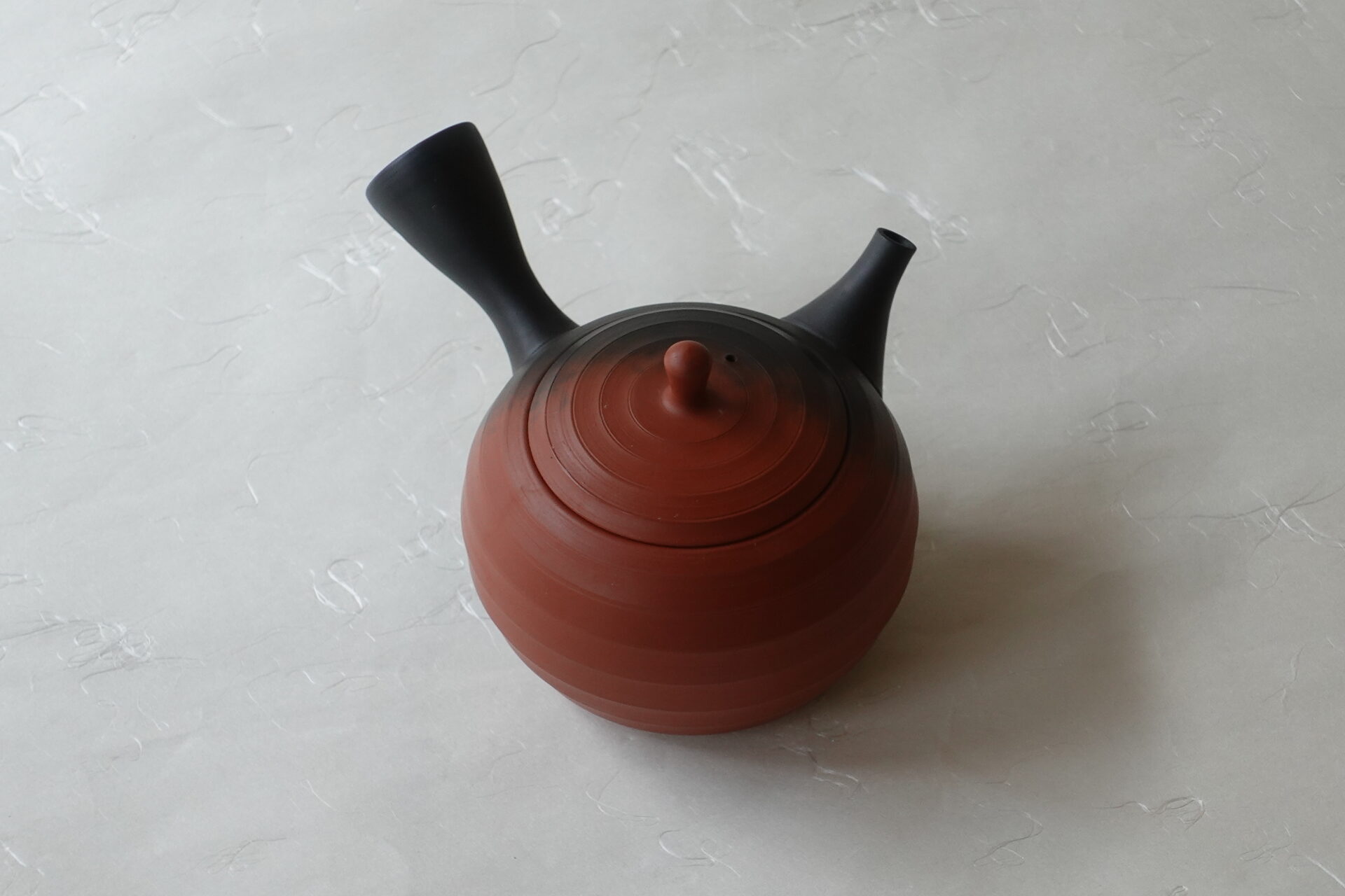 陶器 常滑焼 伝統工芸士 丸形 急須 朱泥 鉄分 まろやかな味 ろくろ成形 ツートンカラー 洒落たデザイン 手づくり 熟練 職人技 清潔 衛生的 きっちり やわらかい雰囲気 機能的 飽きが来ない 永く使える 逸品 美濃焼 鉄瓶 陶器 漆 漆器 有田焼 金継ぎ 焼き物 食器 陶磁器 伝統工芸品 茶碗 工芸品 九谷焼 南部鉄器 陶芸 陶器市 岐阜 焼き物 磁器 瀬戸物 岐阜県 岐阜市 美殿町６−番地 小林漆陶 漆塗り器 織部焼 小林漆器 箸 金継ぎ お香 食器 茶道具 陶器 美濃焼専門店 お皿 ceramics ih pottery うつわ うつわ屋 お皿屋さん お茶 お茶碗 お箸 かまど この辺に陶器屋さんってあります とうきいち やきもの ガラス工房 ギフト　ギフトショップ マグカップ モダン焼物 レンジできる陶器 切子 南部鉄器 どこ　岐阜市南部鉄器販売店 南部鉄器購入 岐阜県器屋 土鍋 岐阜小洒落たお皿 お椀が出る店 器 塗り物 漆塗り 陶器屋さん 食器屋さん お椀 ひのき 岐阜城周辺茶道具 販売陶器 販売陶器屋さん 陶器店 漆器店 岐阜有名な器屋さん 岐阜県食器売ってるところ 岐阜駅 陶器工芸品店 徳利 売ってる店 急須販売 扇子 抹茶 掛け軸 修復 日本陶瓷 漆器 木の食器 樺細工 江戸切子 食器 漆の器 漆器 うるし 漆器店 漆塗 漆椀 火鉢 灰 美殿町商店街 美濃焼ショップ 岐阜市 湯呑み お店 付近 美濃焼き専門店 美濃焼販売 花瓶 茶器 オンライン輪島塗 なつめ 店近くのガラス屋さん 近くの陶器屋さん 酒器 ガラス 金継ぎ依頼 岐阜鉄器鉄瓶 取扱店 Japanese 陶器 修理 陶器専門店 陶器小売店 岐阜陶器屋 陶器店 陶磁器 陶磁器専門店 陶芸家 おすすめ お店 岐阜食洗機対応 漆椀 Gifu JapanesetablewareJapanesecrafts Japaneseceramics Japanesepottery Handcrafted TraditionalCrafts Japaneseculture Traditionalart Japaneseteautensils TeaCeremony Japaneselacquerware インテリア 一輪挿し 入れ物 陶芸 陶芸皿 陶器いろいろ 陶器店 絵皿 絵柄 オンラインショップ 置物 おひつ オーブントースター 置物スタイリッシュ お皿 オブジェ 置物かわいい お皿陶磁器 お椀陶器 陶器欠損補修 花瓶 貫入 傘立て 陶器花 カップ 花 陶磁器 陶器金継ぎ キャニスター 器 急須 京都 金彩 九州 急須 陶芸食器 コーヒーカップ コップ 小物入れ 皿 ごはん鍋 食洗機 修理 食器 修理金継ぎ 陶器販売 瀬戸物 染付 タンブラー 耐熱陶器 茶碗 近くの陶器店 通販 土物 通販 手作り陶器 陶磁器 鍋