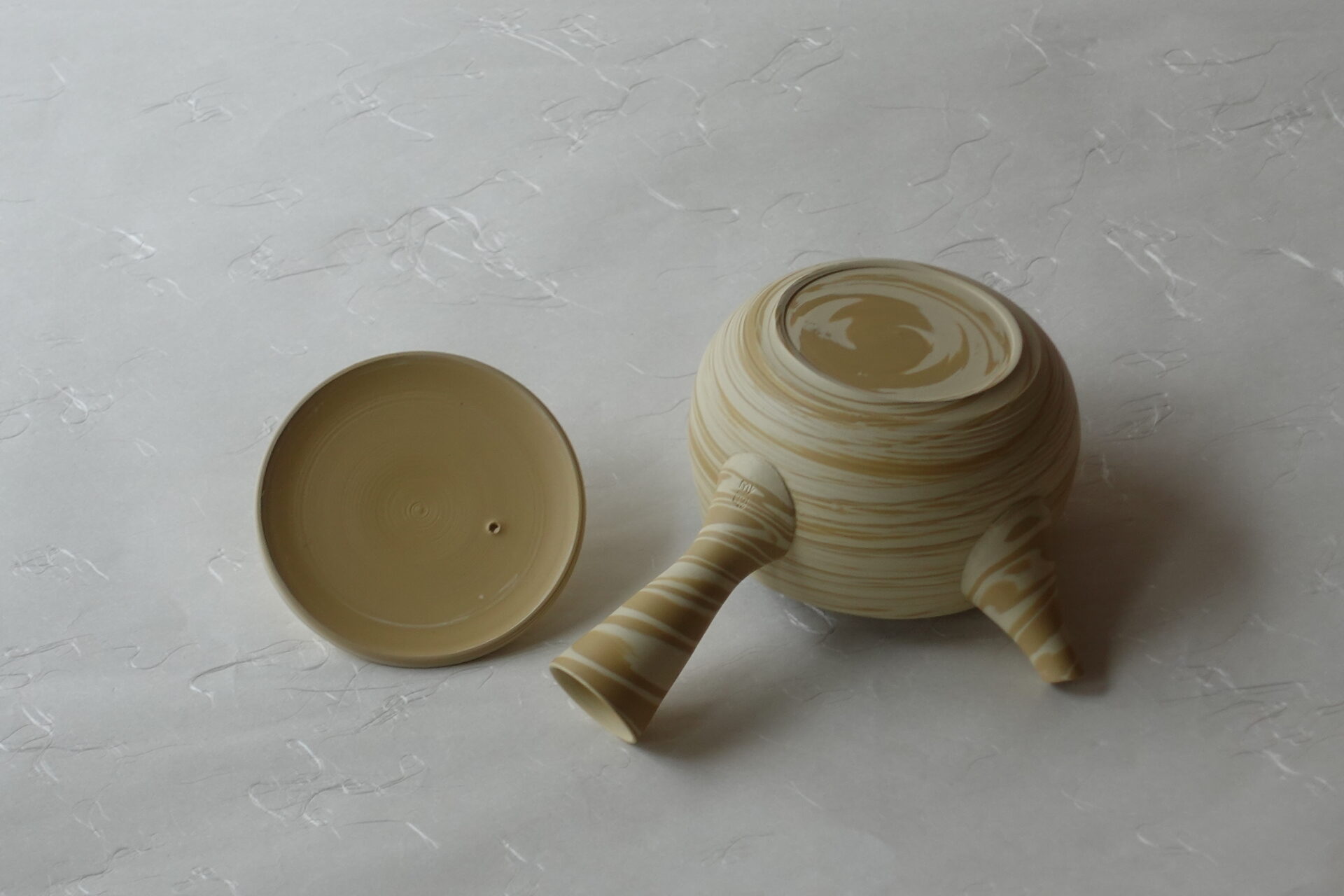 陶器 常滑焼 手づくり 急須 白泥 練込み ろくろ挽き 洗いやすい 安定 使いやすい 高級仕様 湯切れがいい 職人 高い技術 多くの手間 機能的 実用性 美濃焼 鉄瓶 陶器 漆 漆器 有田焼 金継ぎ 焼き物 食器 陶磁器 伝統工芸品 茶碗 工芸品 九谷焼 南部鉄器 陶芸 陶器市 岐阜 焼き物 磁器 瀬戸物 岐阜県 岐阜市 美殿町６−番地 小林漆陶 漆塗り器 織部焼 小林漆器 箸 金継ぎ お香 食器 茶道具 陶器 美濃焼専門店 お皿 ceramics ih pottery うつわ うつわ屋 お皿屋さん お茶 お茶碗 お箸 かまど この辺に陶器屋さんってあります とうきいち やきもの ガラス工房 ギフト　ギフトショップ マグカップ モダン焼物 レンジできる陶器 切子 南部鉄器 どこ　岐阜市南部鉄器販売店 南部鉄器購入 岐阜県器屋 土鍋 岐阜小洒落たお皿 お椀が出る店 器 塗り物 漆塗り 陶器屋さん 食器屋さん お椀 ひのき 岐阜城周辺茶道具 販売陶器 販売陶器屋さん 陶器店 漆器店 岐阜有名な器屋さん 岐阜県食器売ってるところ 岐阜駅 陶器工芸品店 徳利 売ってる店 急須販売 扇子 抹茶 掛け軸 修復 日本陶瓷 漆器 木の食器 樺細工 江戸切子 食器 漆の器 漆器 うるし 漆器店 漆塗 漆椀 火鉢 灰 美殿町商店街 美濃焼ショップ 岐阜市 湯呑み お店 付近 美濃焼き専門店 美濃焼販売 花瓶 茶器 オンライン輪島塗 なつめ 店近くのガラス屋さん 近くの陶器屋さん 酒器 ガラス 金継ぎ依頼 岐阜鉄器鉄瓶 取扱店 Japanese 陶器 修理 陶器専門店 陶器小売店 岐阜陶器屋 陶器店 陶磁器 陶磁器専門店 陶芸家 おすすめ お店 岐阜食洗機対応 漆椀 Gifu JapanesetablewareJapanesecrafts Japaneseceramics Japanesepottery Handcrafted TraditionalCrafts Japaneseculture Traditionalart Japaneseteautensils TeaCeremony Japaneselacquerware インテリア 一輪挿し 入れ物 陶芸 陶芸皿 陶器いろいろ 陶器店 絵皿 絵柄 オンラインショップ 置物 おひつ オーブントースター 置物スタイリッシュ お皿 オブジェ 置物かわいい お皿陶磁器 お椀陶器 陶器欠損補修 花瓶 貫入 傘立て 陶器花 カップ 花 陶磁器 陶器金継ぎ キャニスター 器 急須 京都 金彩 九州 急須 陶芸食器 コーヒーカップ コップ 小物入れ 皿 ごはん鍋 食洗機 修理 食器 修理金継ぎ 陶器販売 瀬戸物 染付 タンブラー 耐熱陶器 茶碗 近くの陶器店 通販 土物 通販 手作り陶器 陶磁器 鍋